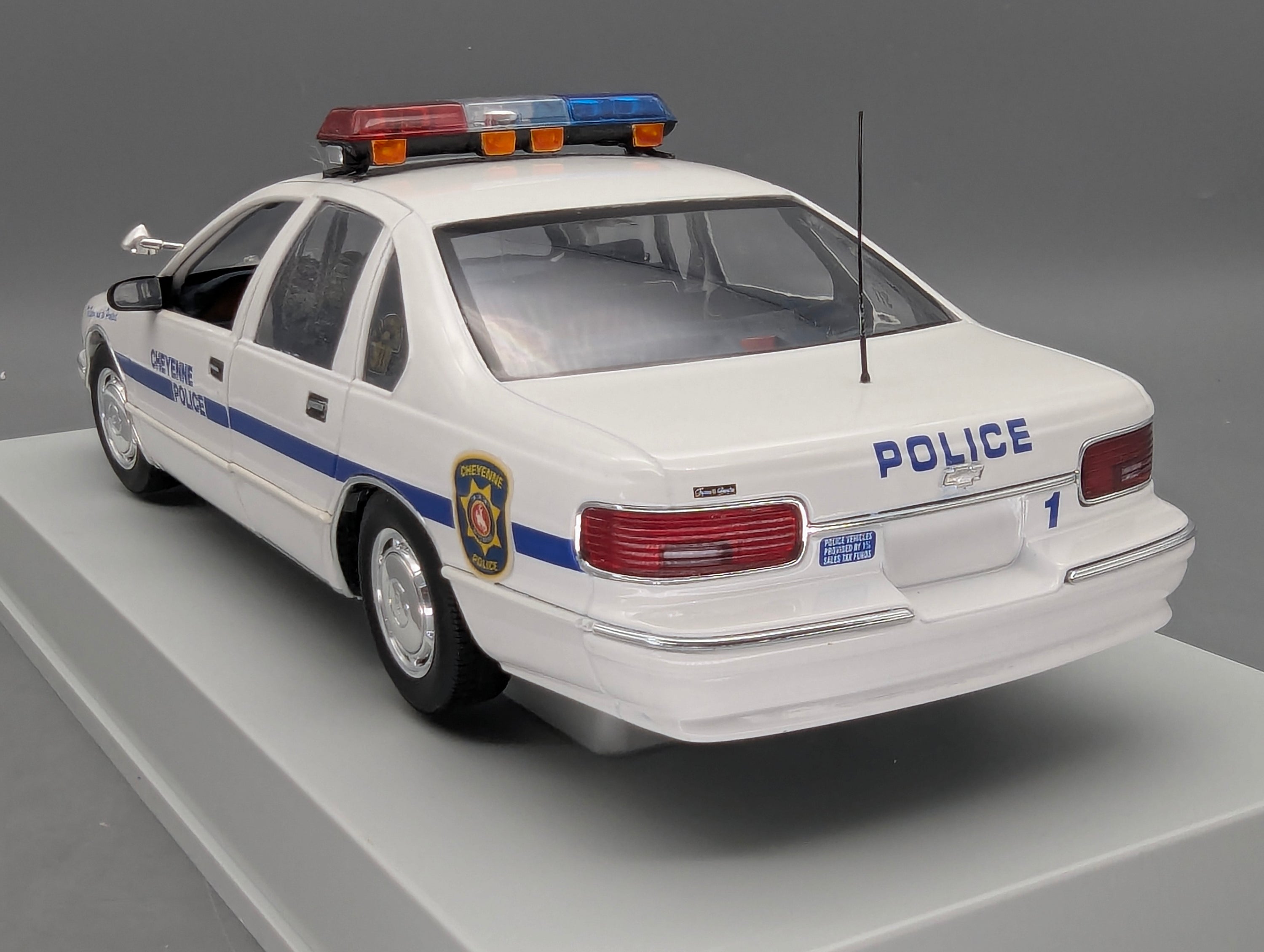 Modellautos 1:18 UT Models 21025 Chevrolet Caprice Cheyenne Police Car mit OVP