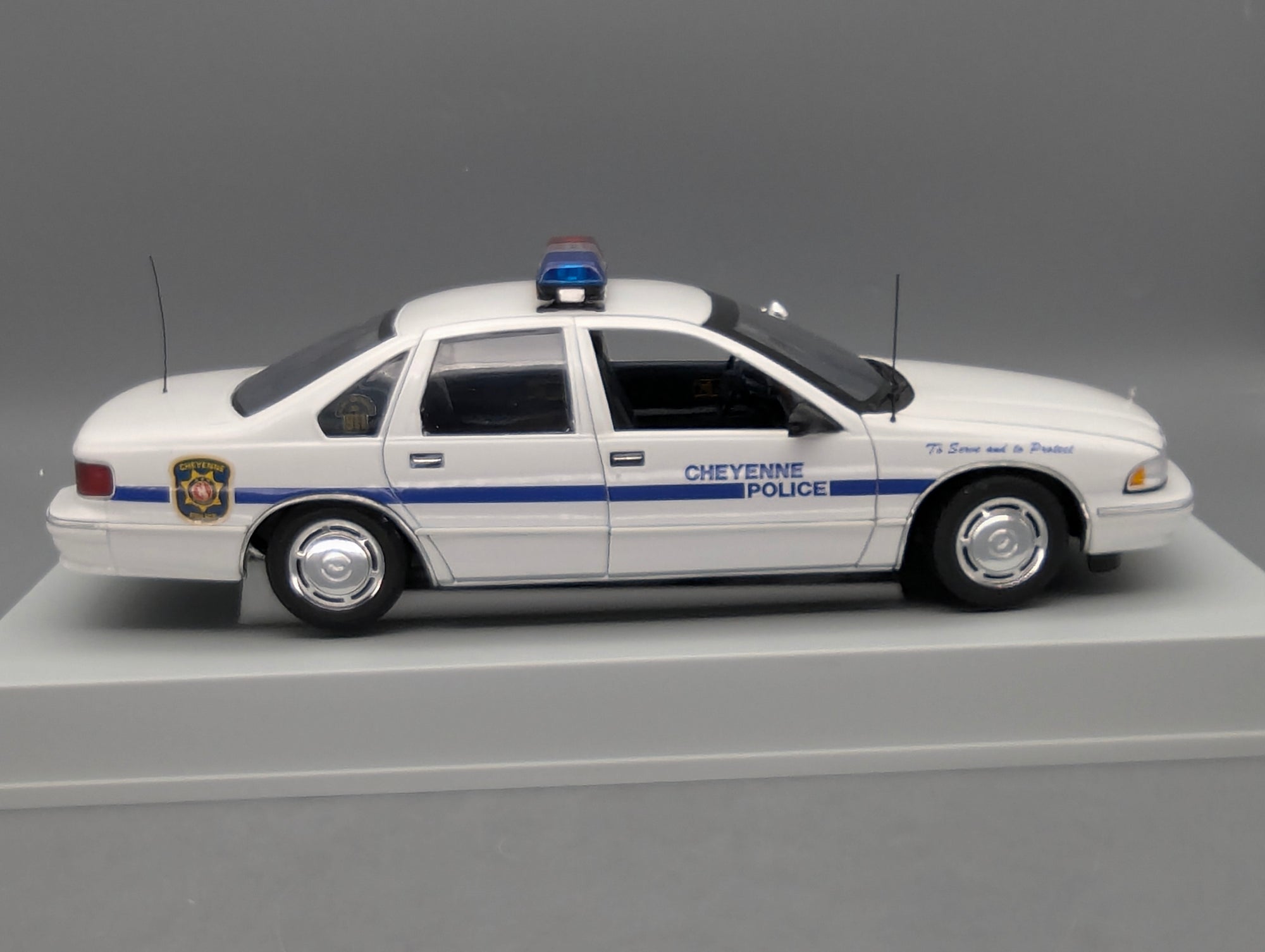 Modellautos 1:18 UT Models 21025 Chevrolet Caprice Cheyenne Police Car mit OVP