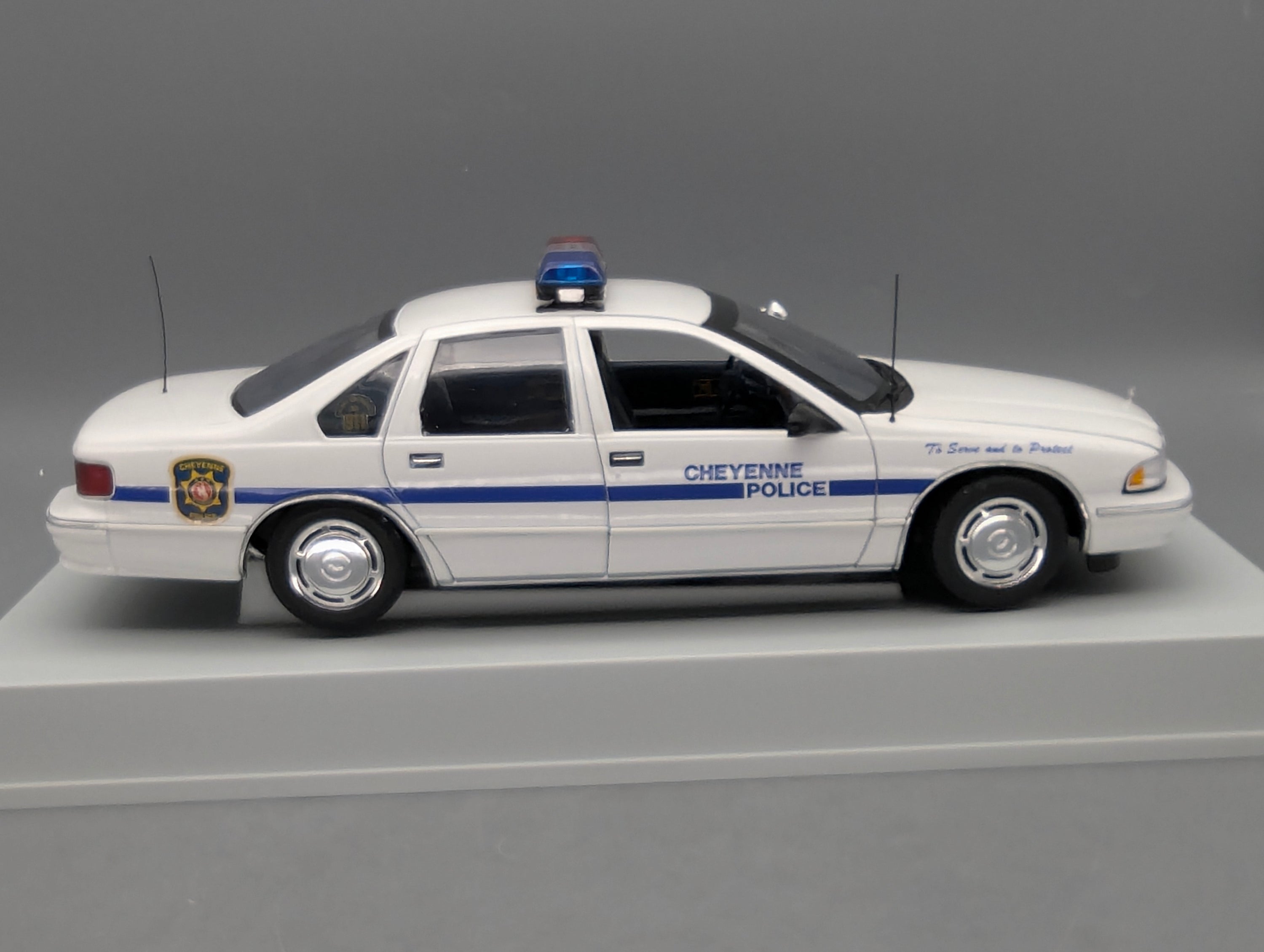 Modellautos 1:18 UT Models 21025 Chevrolet Caprice Cheyenne Police Car mit OVP