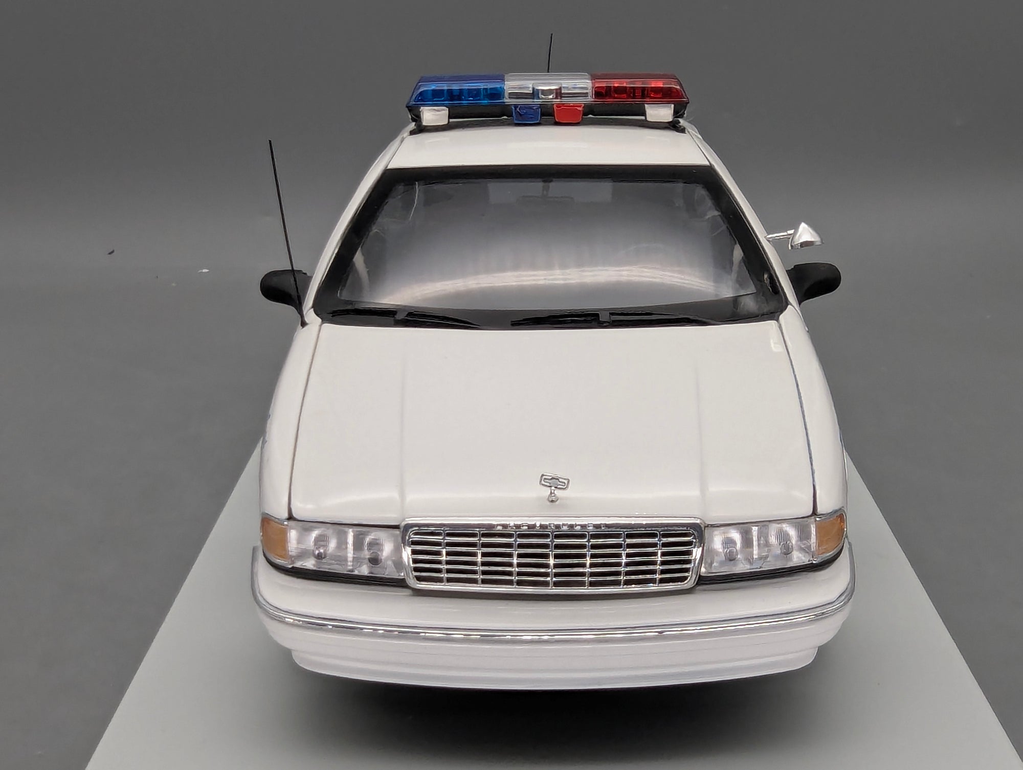 Modellautos 1:18 UT Models 21025 Chevrolet Caprice Cheyenne Police Car mit OVP