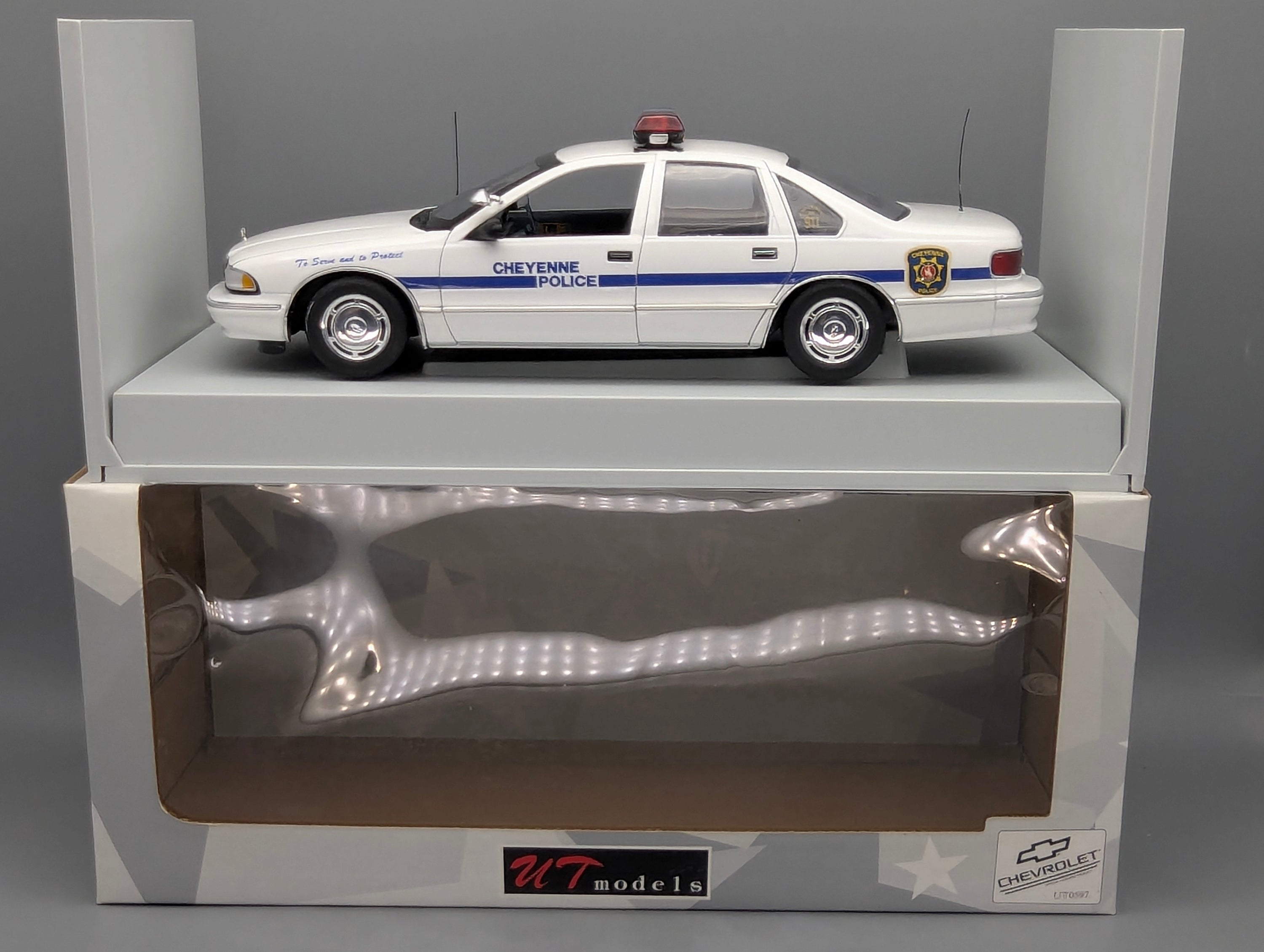 Modellautos 1:18 UT Models 21025 Chevrolet Caprice Cheyenne Police Car mit OVP