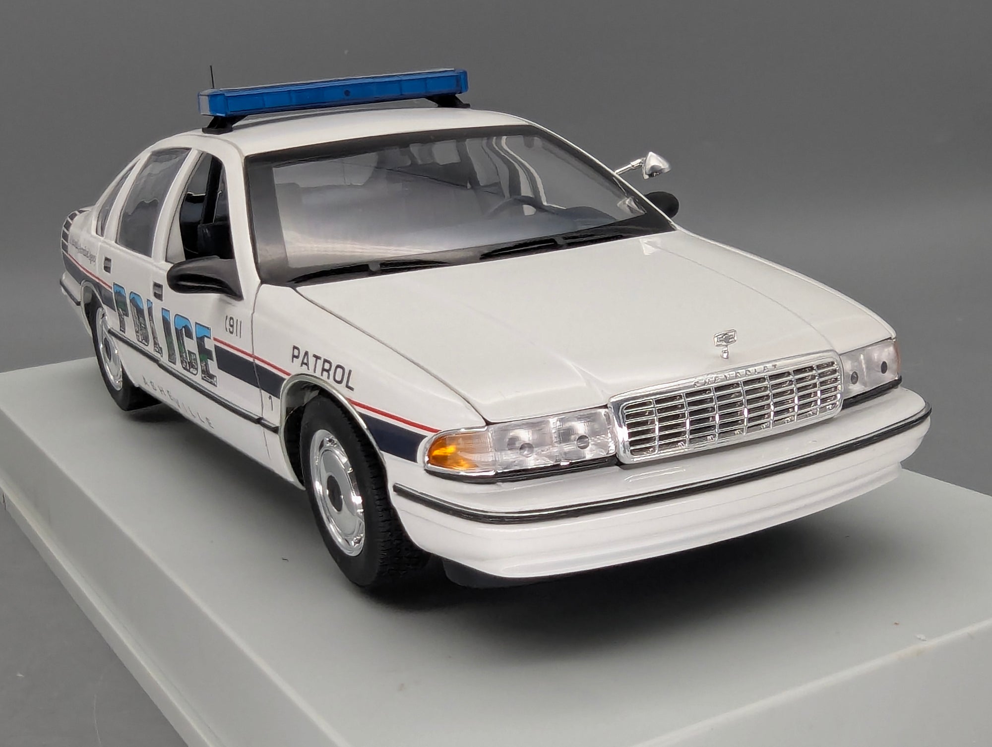 Modellautos 1:18 UT Models 21053 Chevrolet Caprice Asheville Police Car mit OVP