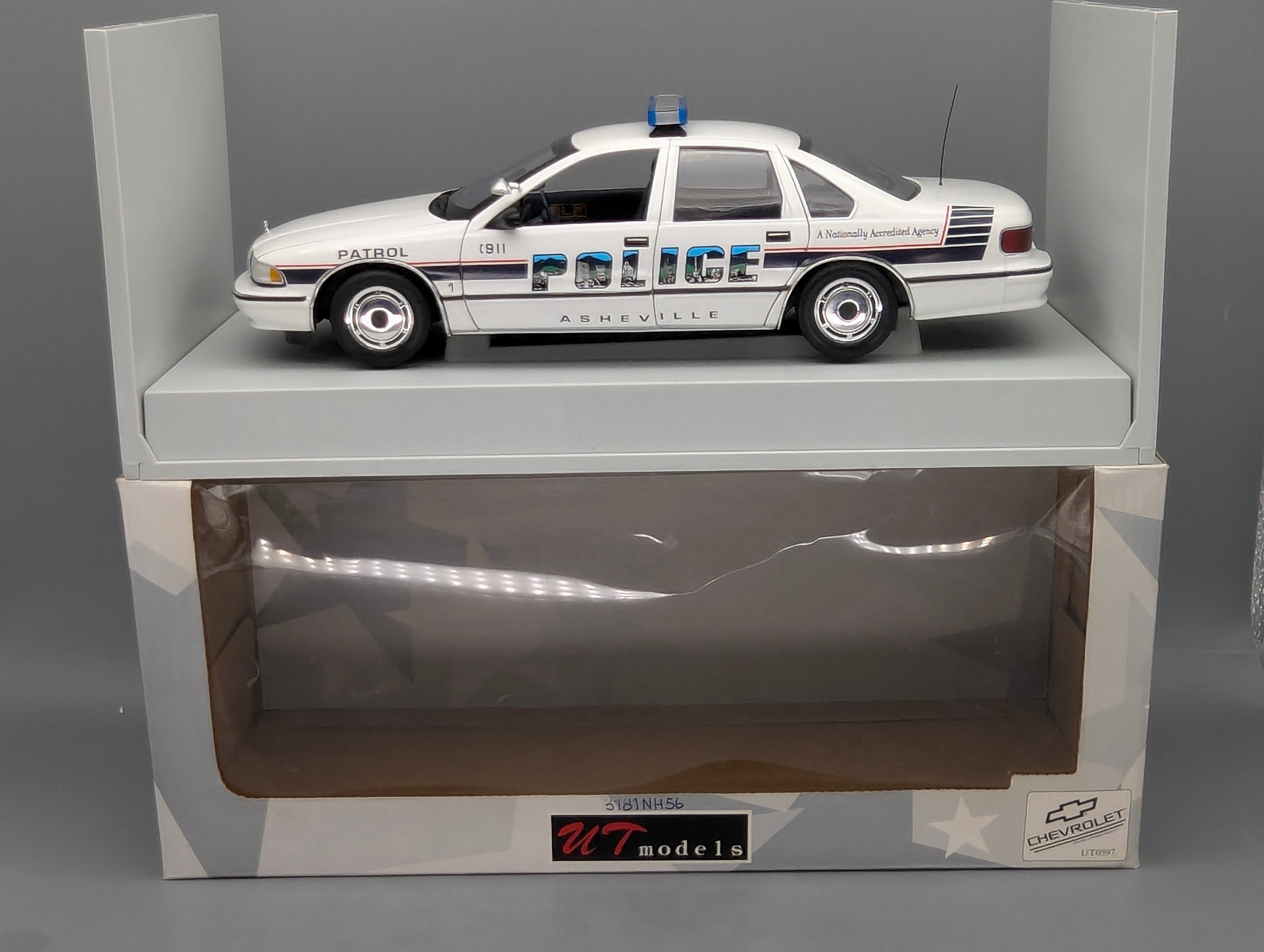 Modellautos 1:18 UT Models 21053 Chevrolet Caprice Asheville Police Car mit OVP