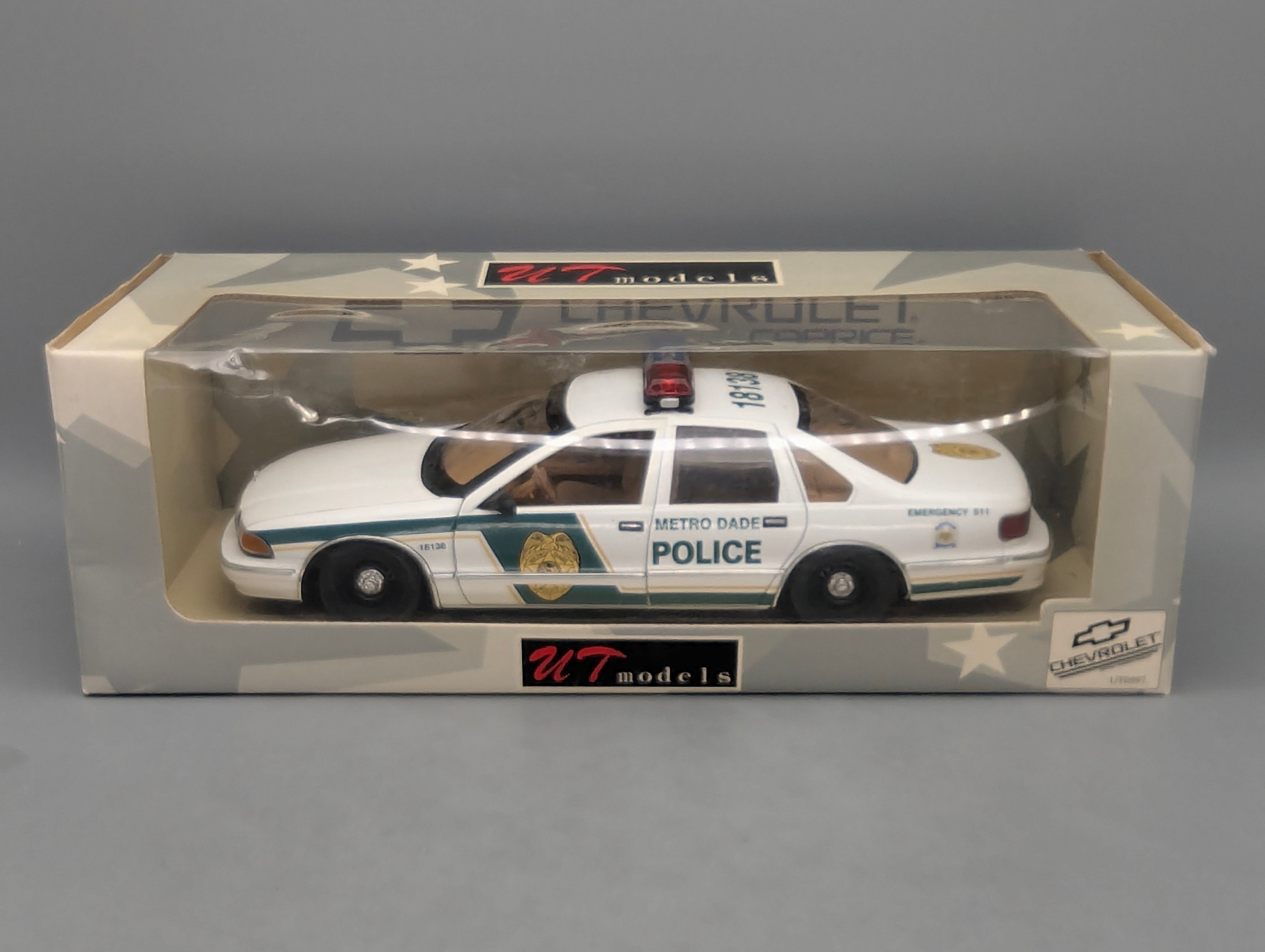 Modellautos 1:18 UT Models 21024 Chevrolet Caprice Metro Dade Police Car mit OVP