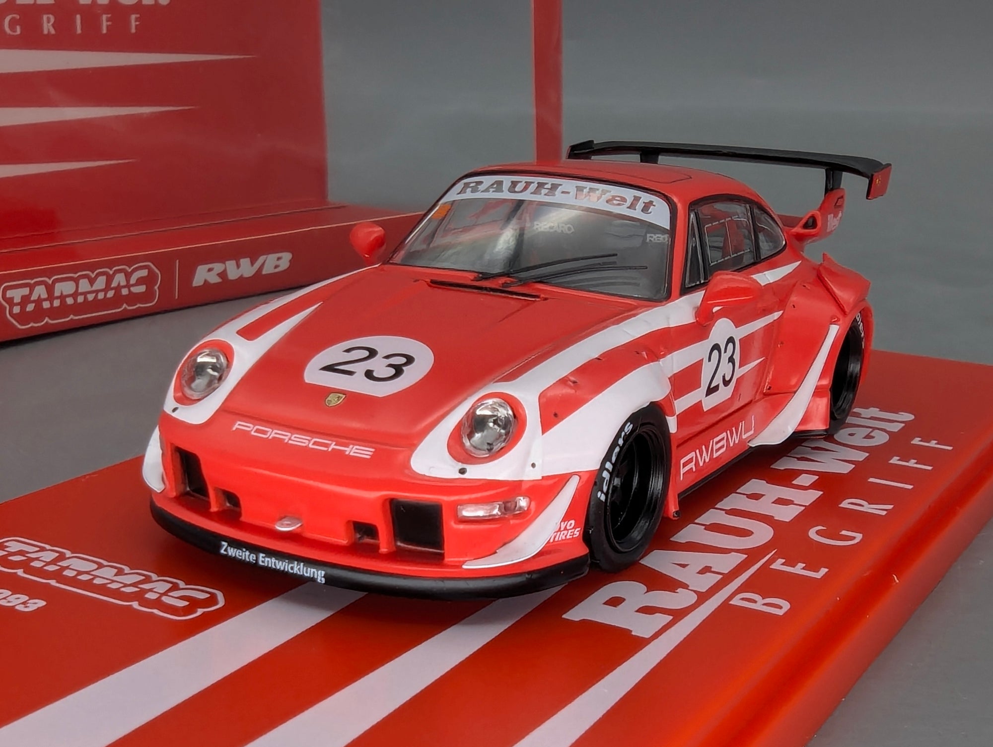 Model Cars 1:43 Minichamps Mercedes Benz SL65 AMG Black Series Silver with original packaging
