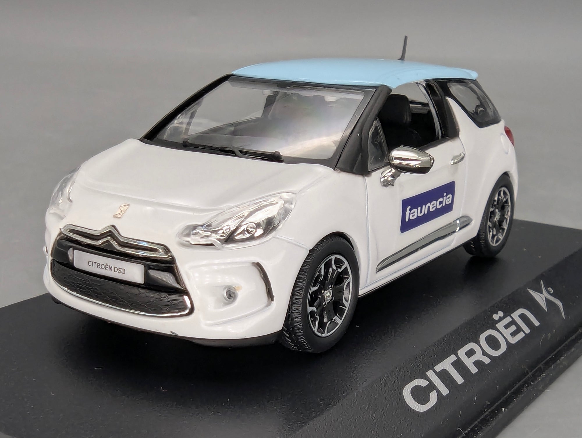 Modellautos 1:43 Norev Citroen DS3 Weiß mit blauem Dach 2010 Faurecia mit OVP