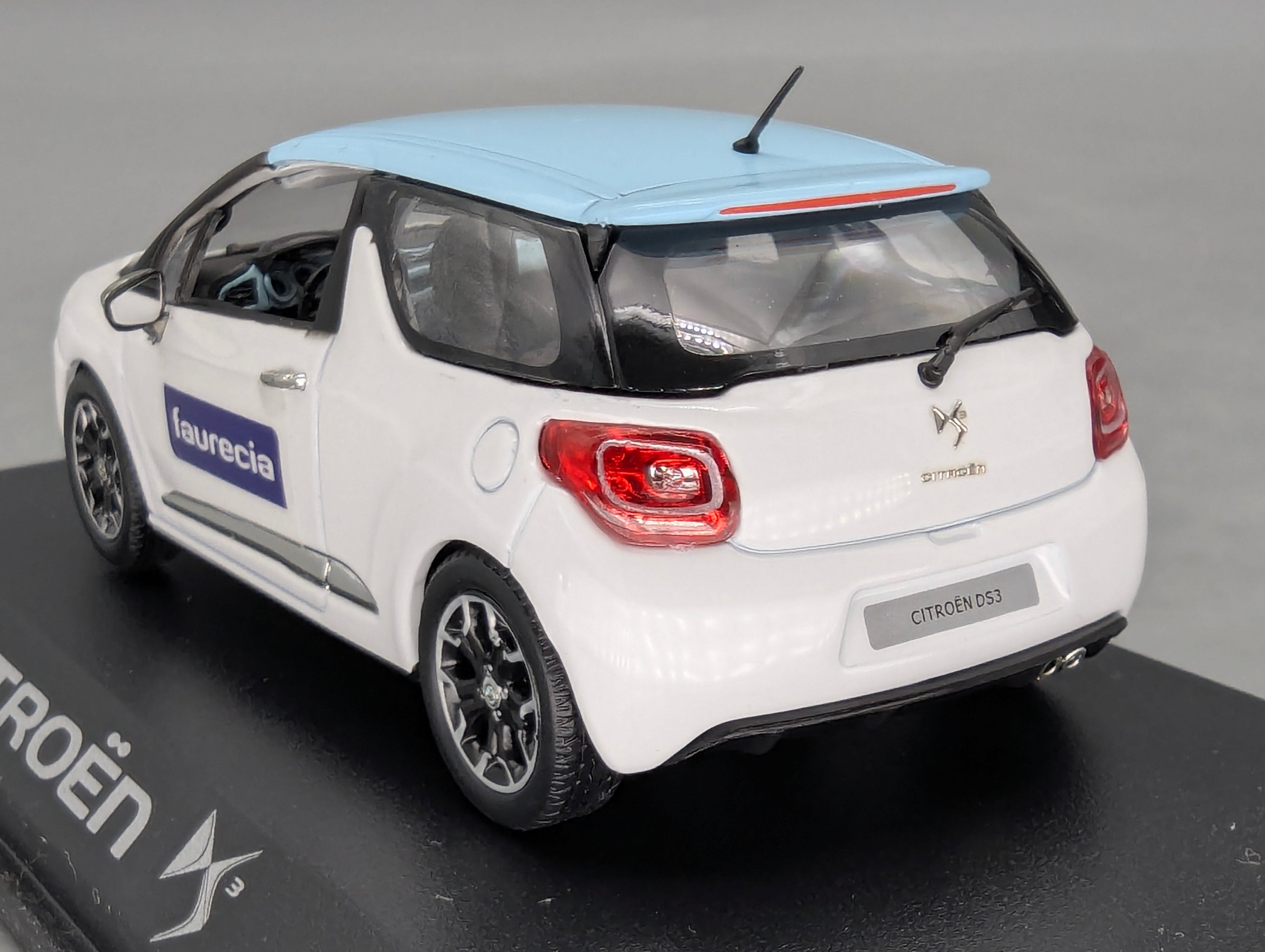 Modellautos 1:43 Norev Citroen DS3 Weiß mit blauem Dach 2010 Faurecia mit OVP