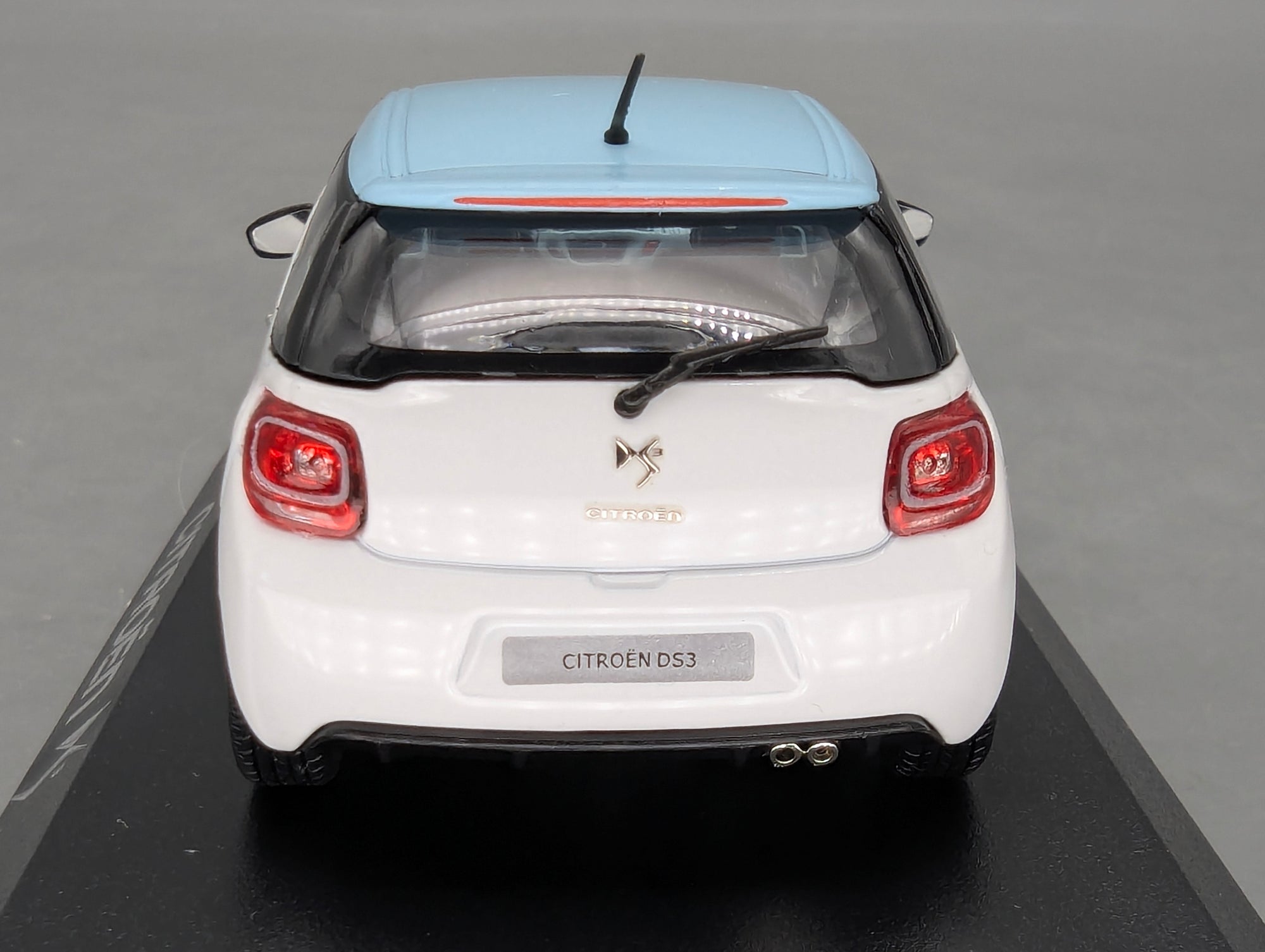 Modellautos 1:43 Norev Citroen DS3 Weiß mit blauem Dach 2010 Faurecia mit OVP