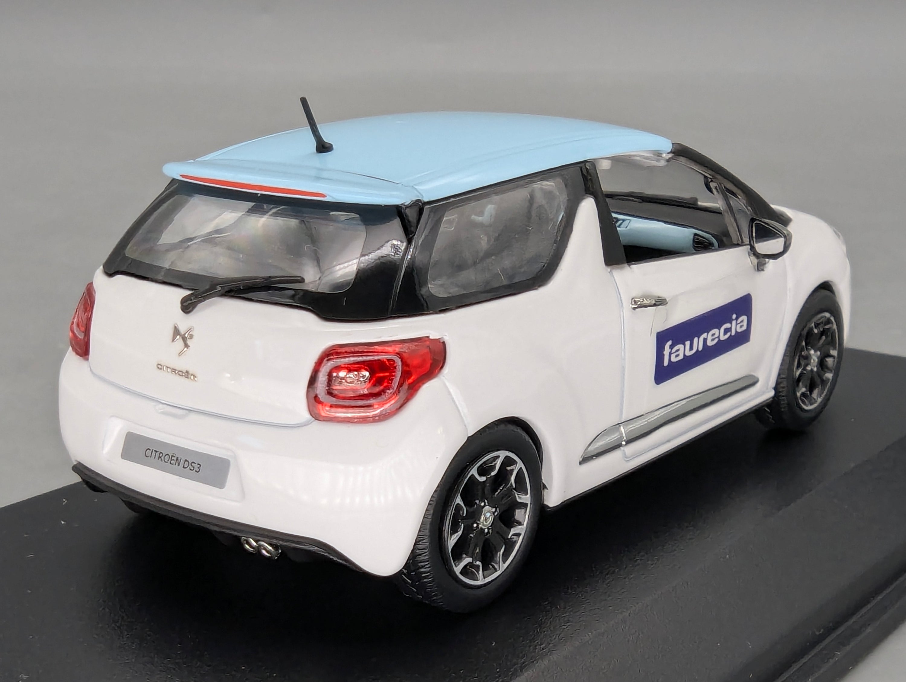 Modellautos 1:43 Norev Citroen DS3 Weiß mit blauem Dach 2010 Faurecia mit OVP