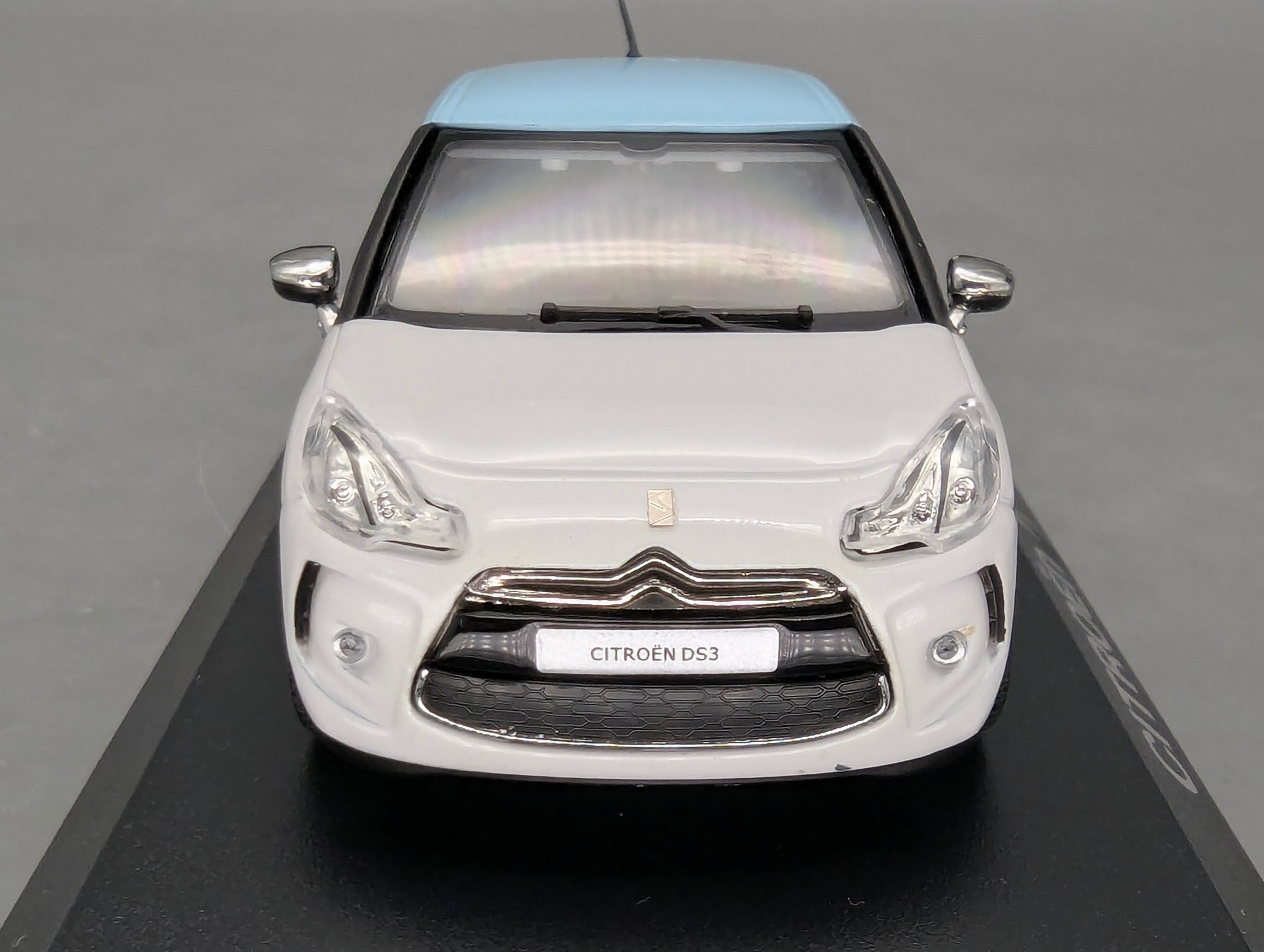 Modellautos 1:43 Norev Citroen DS3 Weiß mit blauem Dach 2010 Faurecia mit OVP