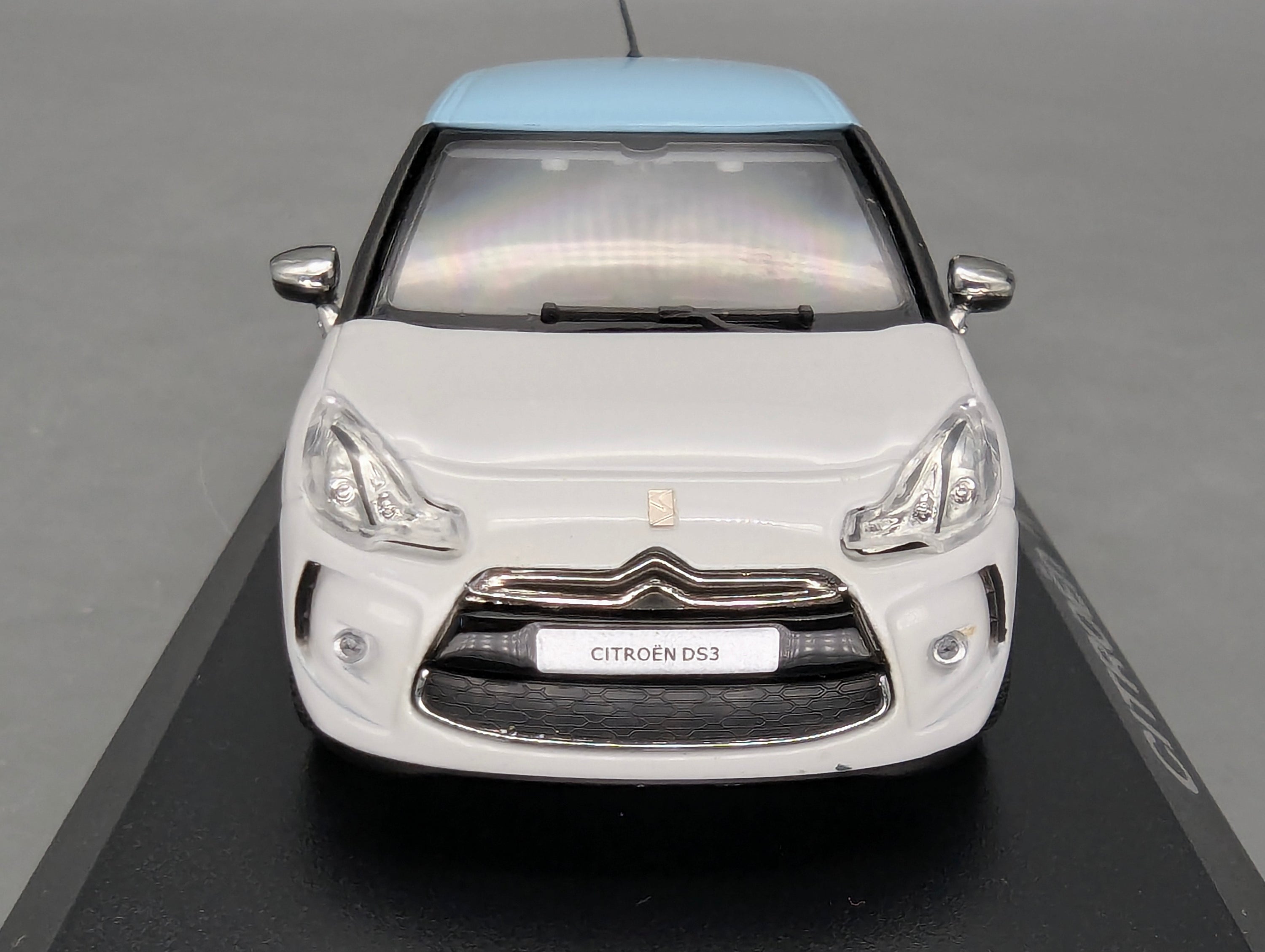 Modellautos 1:43 Norev Citroen DS3 Weiß mit blauem Dach 2010 Faurecia mit OVP