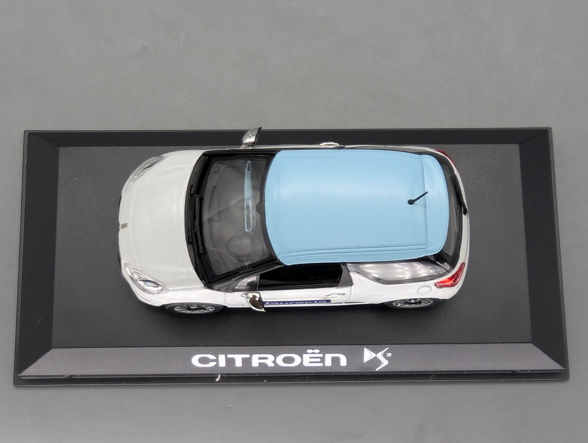 Modellautos 1:43 Norev Citroen DS3 Weiß mit blauem Dach 2010 Faurecia mit OVP