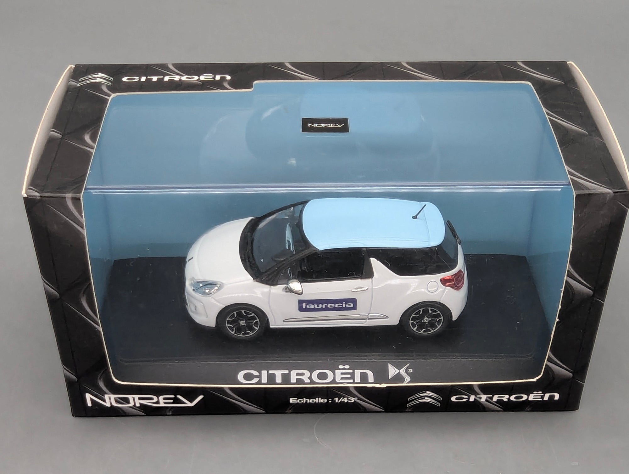 Modellautos 1:43 Norev Citroen DS3 Weiß mit blauem Dach 2010 Faurecia mit OVP