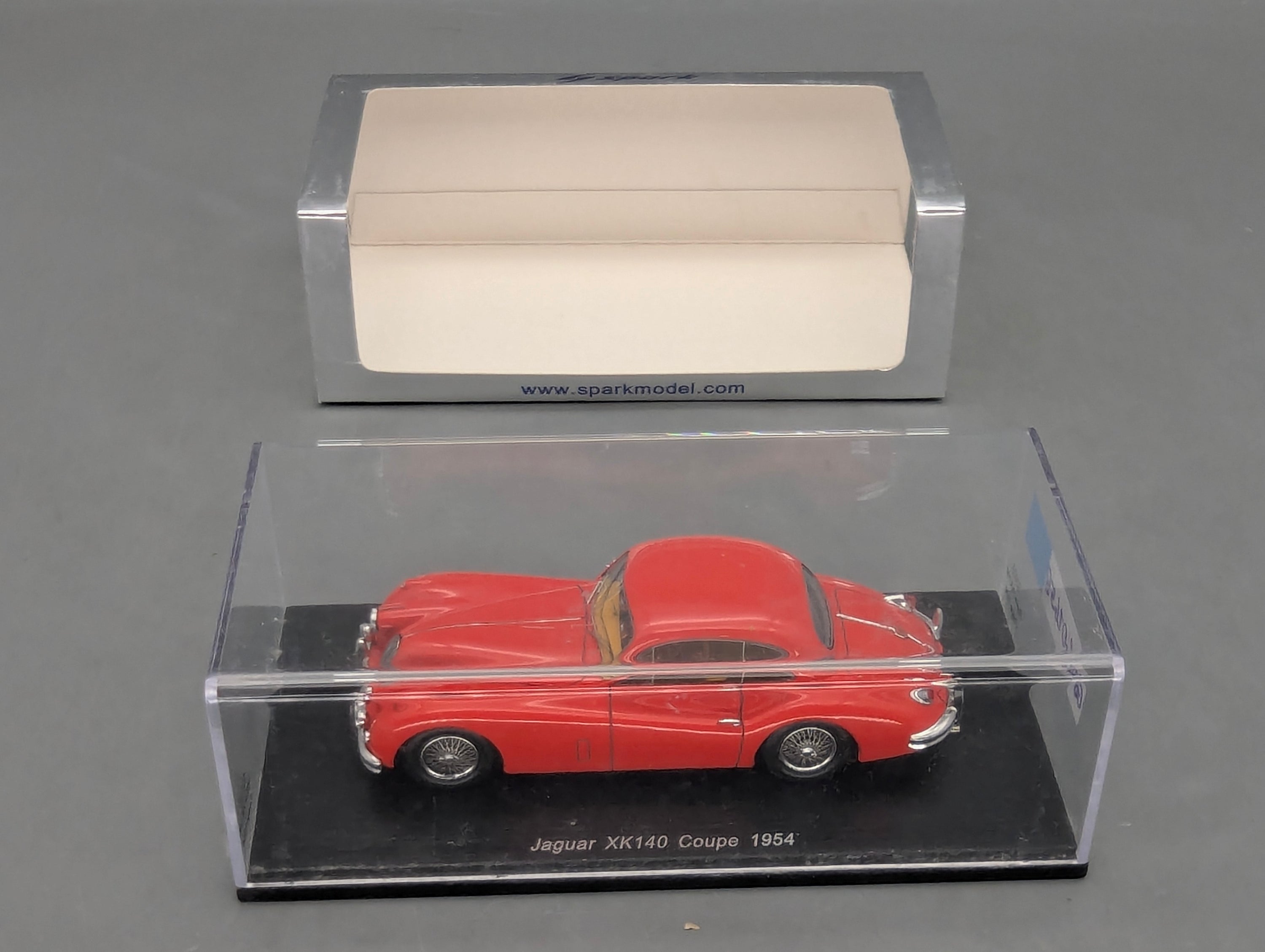 Modellautos 1:43 Spark S2113 Jaguar XK140 Coupe 1954 Rot mit OVP