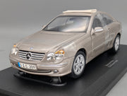 Modellautos 1:18 Kyosho Mercedes Benz CLK Class 240 Coupe mit Dealer OVP