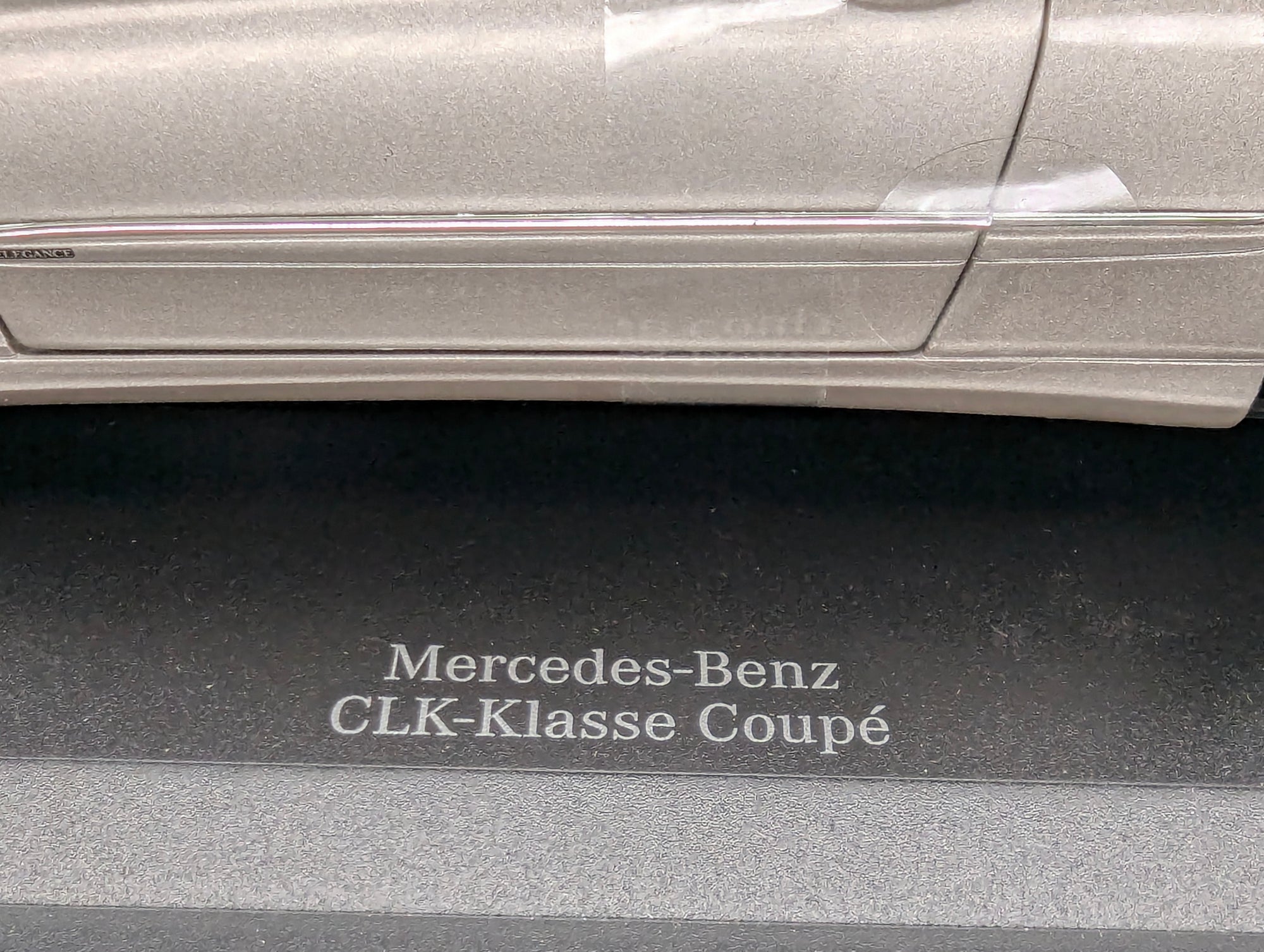 Modellautos 1:18 Kyosho Mercedes Benz CLK Class 240 Coupe mit Dealer OVP