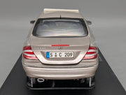 Modellautos 1:18 Kyosho Mercedes Benz CLK Class 240 Coupe mit Dealer OVP