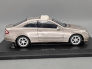 Modellautos 1:18 Kyosho Mercedes Benz CLK Class 240 Coupe mit Dealer OVP