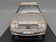 Modellautos 1:18 Kyosho Mercedes Benz CLK Class 240 Coupe mit Dealer OVP