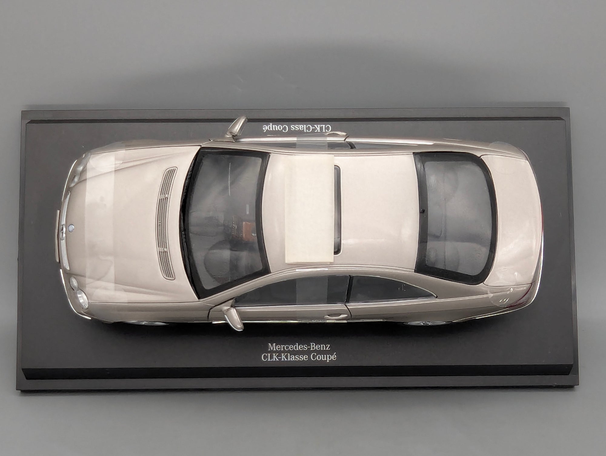 Modellautos 1:18 Kyosho Mercedes Benz CLK Class 240 Coupe mit Dealer OVP