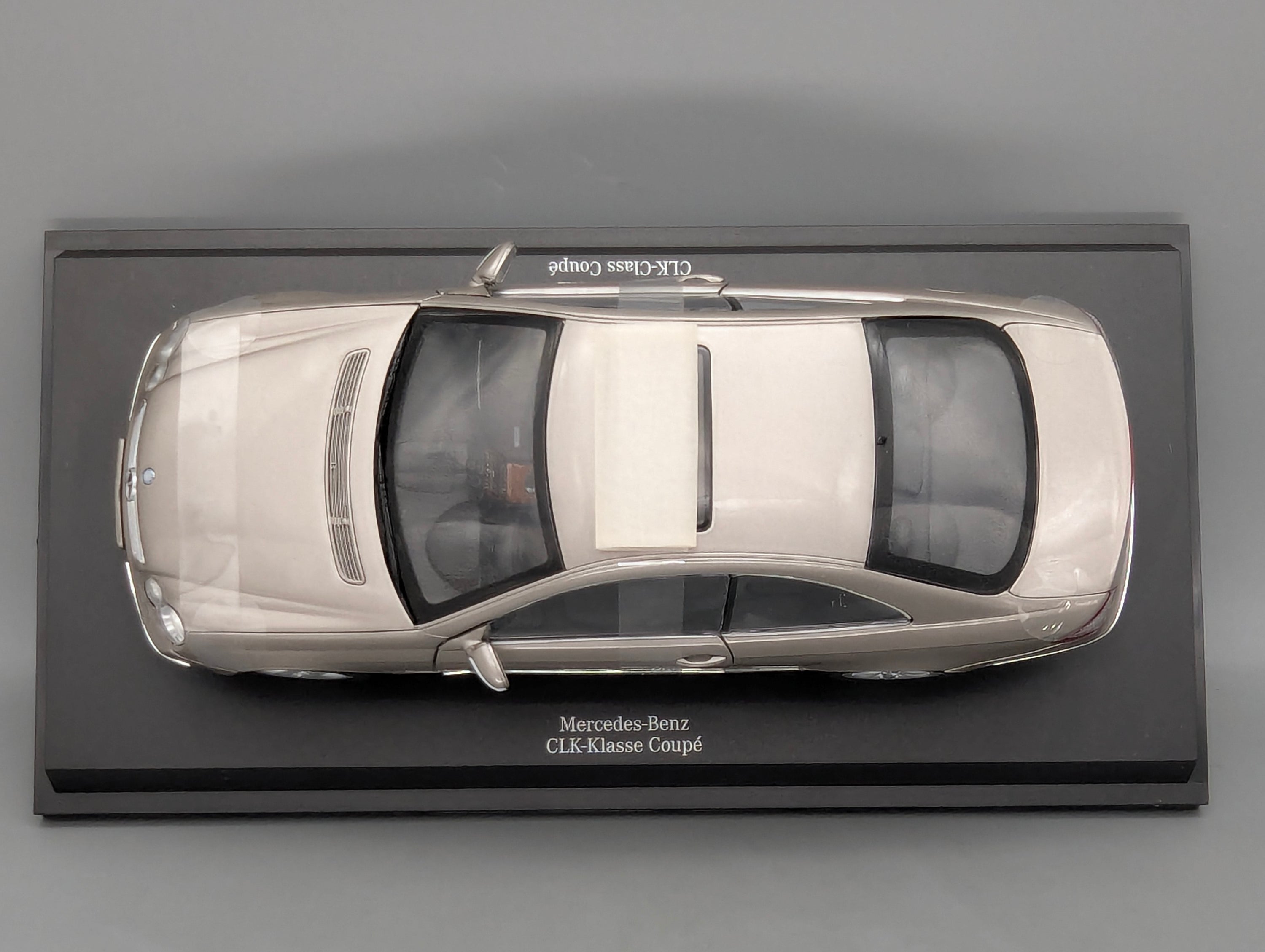 Modellautos 1:18 Kyosho Mercedes Benz CLK Class 240 Coupe mit Dealer OVP