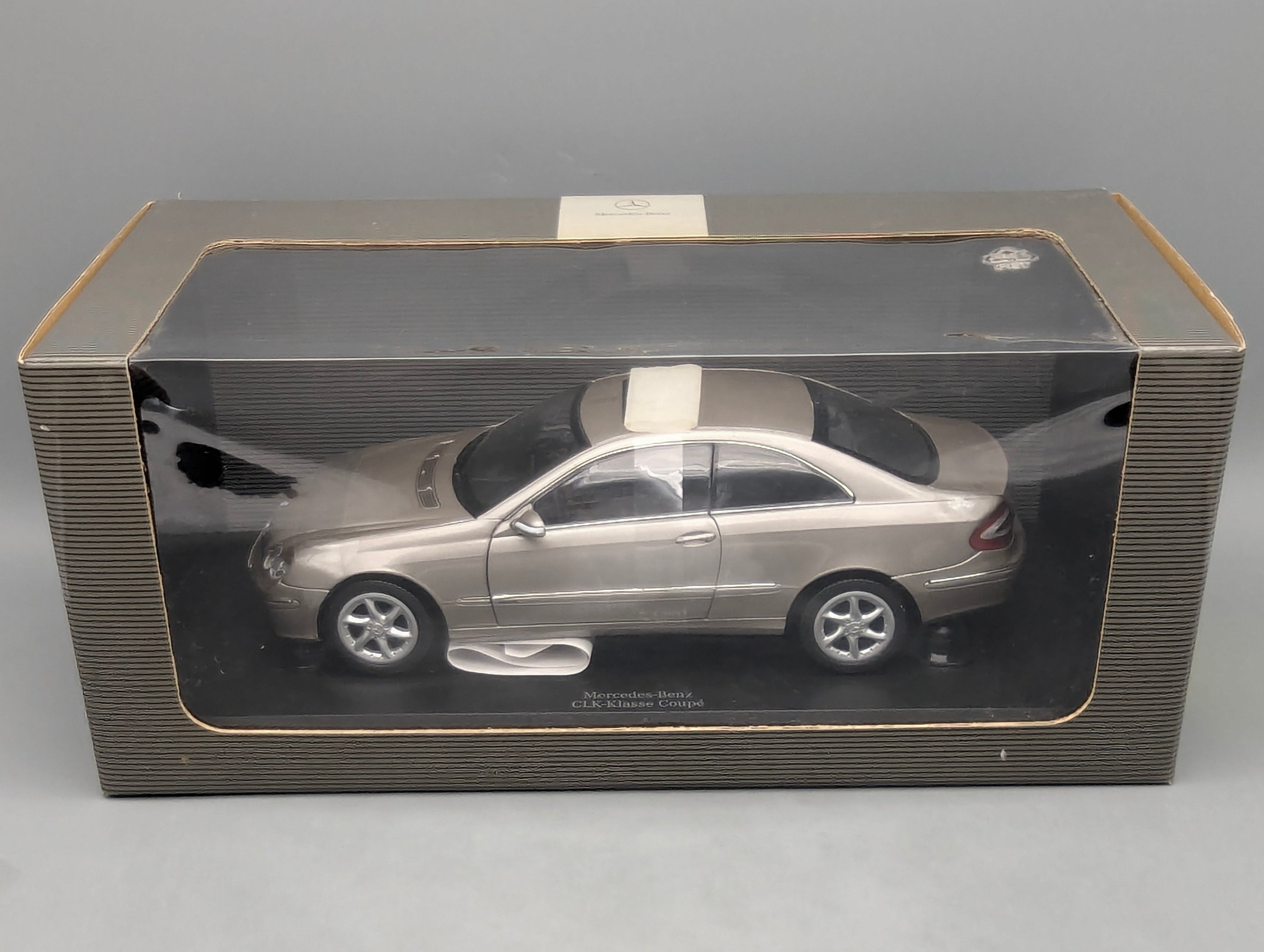 Modellautos 1:18 Kyosho Mercedes Benz CLK Class 240 Coupe mit Dealer OVP