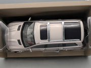 Modellautos 1:18 Minichamps Mercedes-Benz GL-Klasse Tansanit Silber mit Dealer OVP