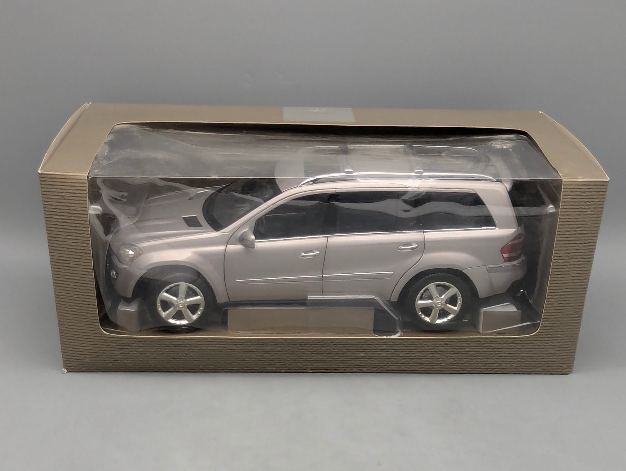 Modellautos 1:18 Minichamps Mercedes-Benz GL-Klasse Tansanit Silber mit Dealer OVP