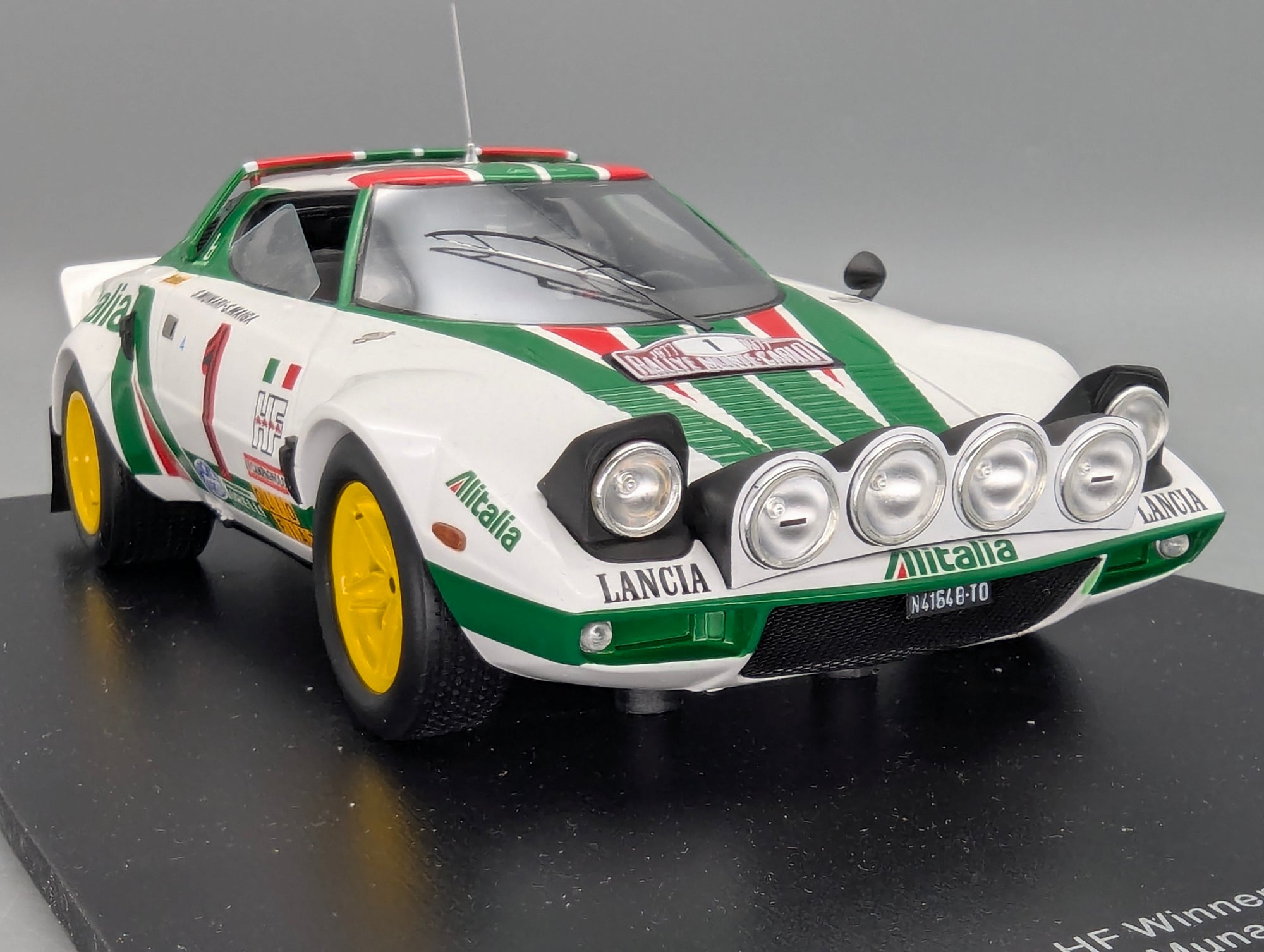 Model Cars 1:43 Minichamps Mercedes Benz SL65 AMG Black Series Silver with original packaging