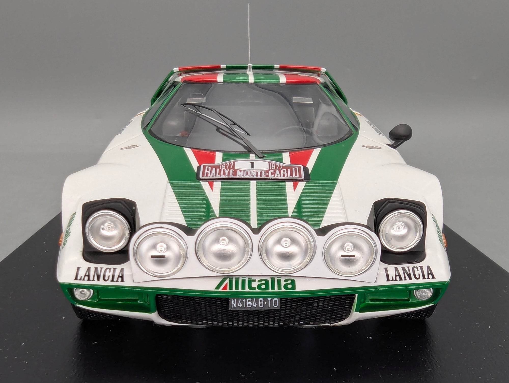 Model Cars 1:43 Minichamps Mercedes Benz SL65 AMG Black Series Silver with original packaging