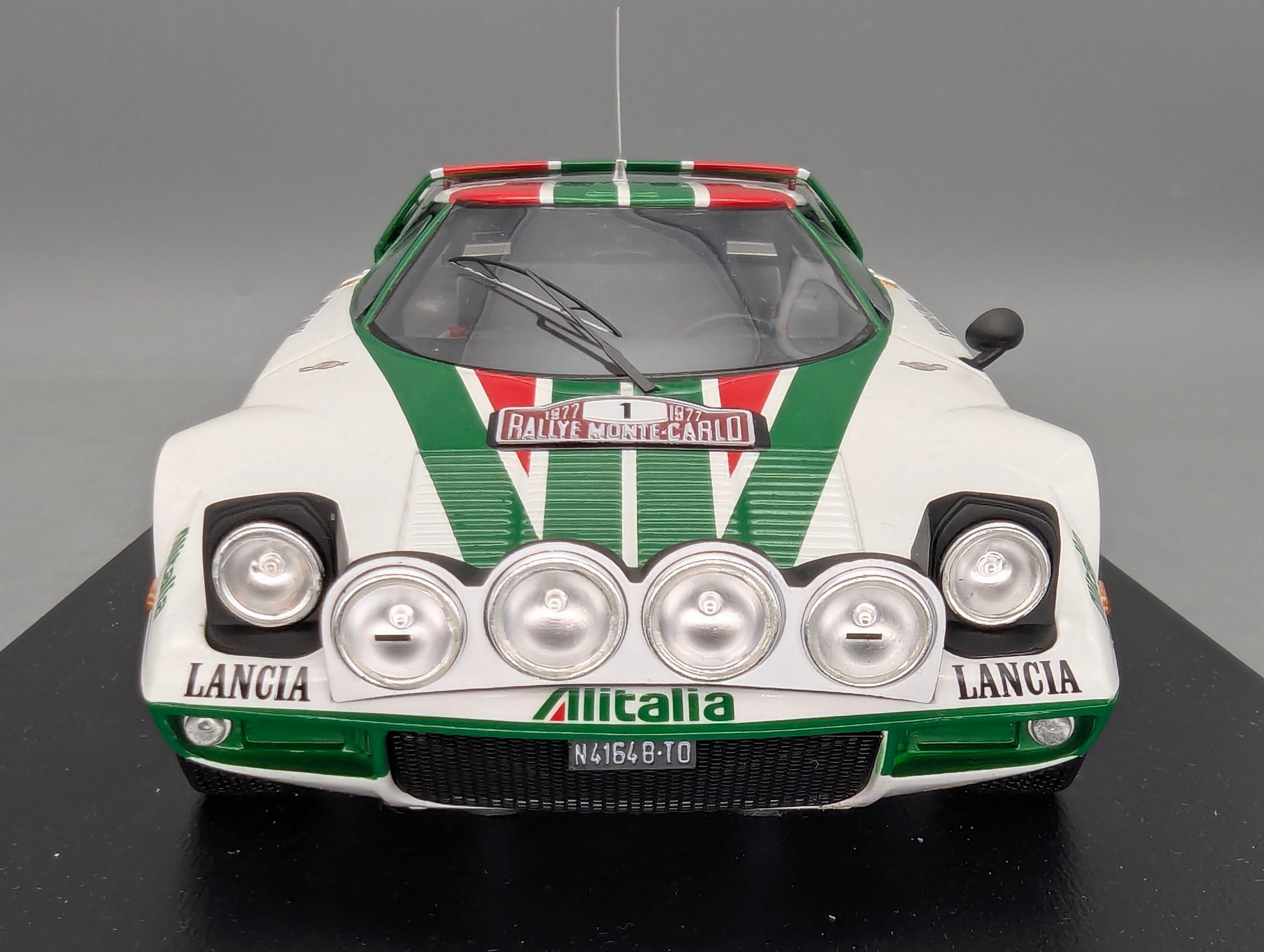 Model Cars 1:43 Minichamps Mercedes Benz SL65 AMG Black Series Silver with original packaging