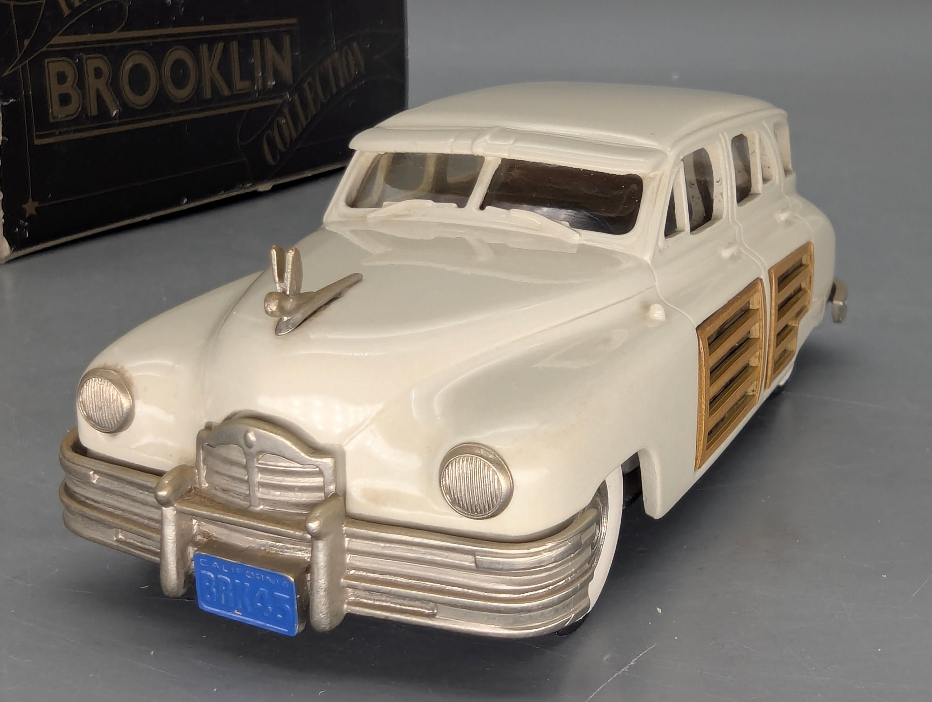 Modellautos 1:43 Brooklin Models #43 Packard Station Sedan 1948 Creme mit OVP
