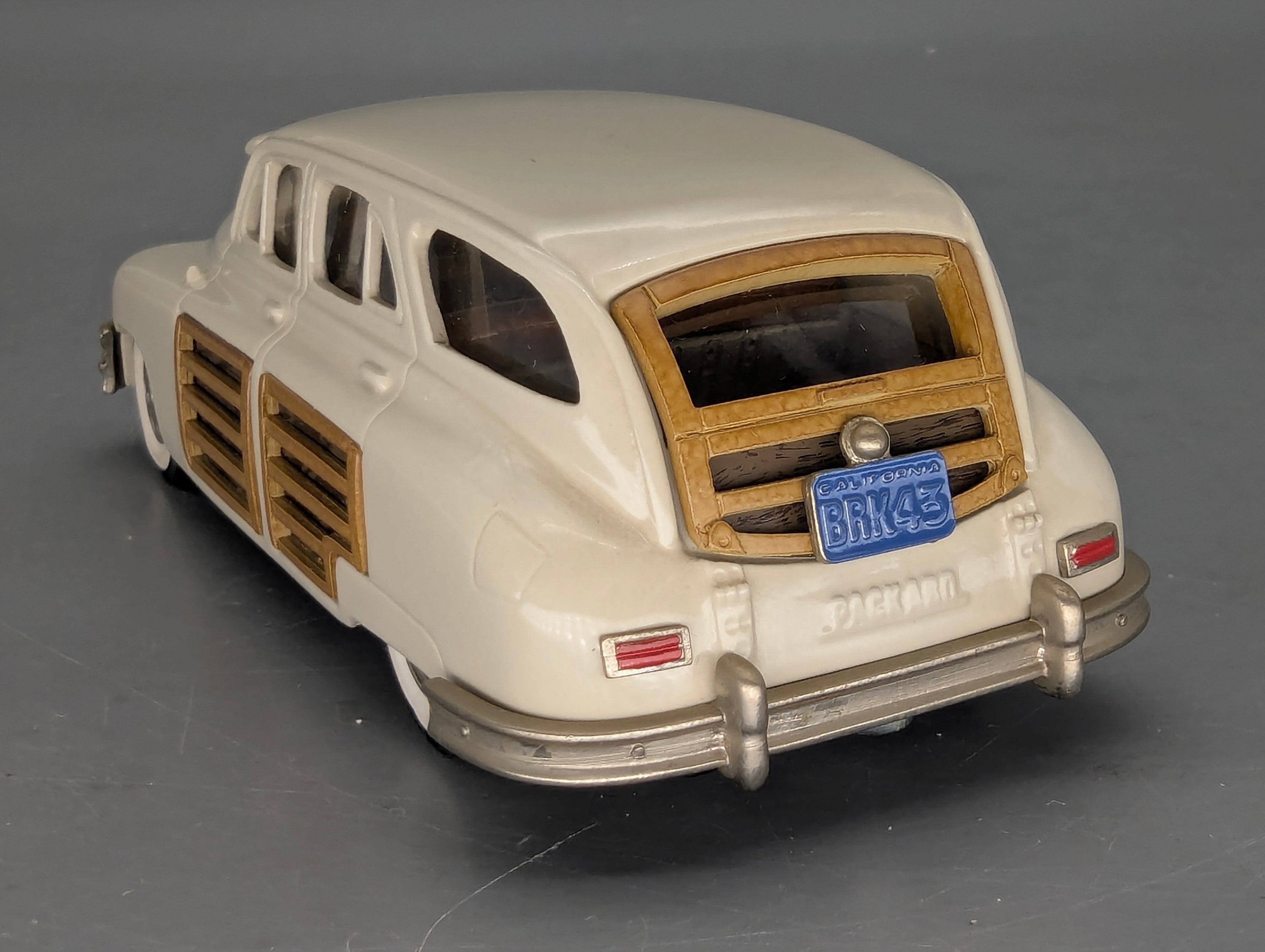 Modellautos 1:43 Brooklin Models #43 Packard Station Sedan 1948 Creme mit OVP