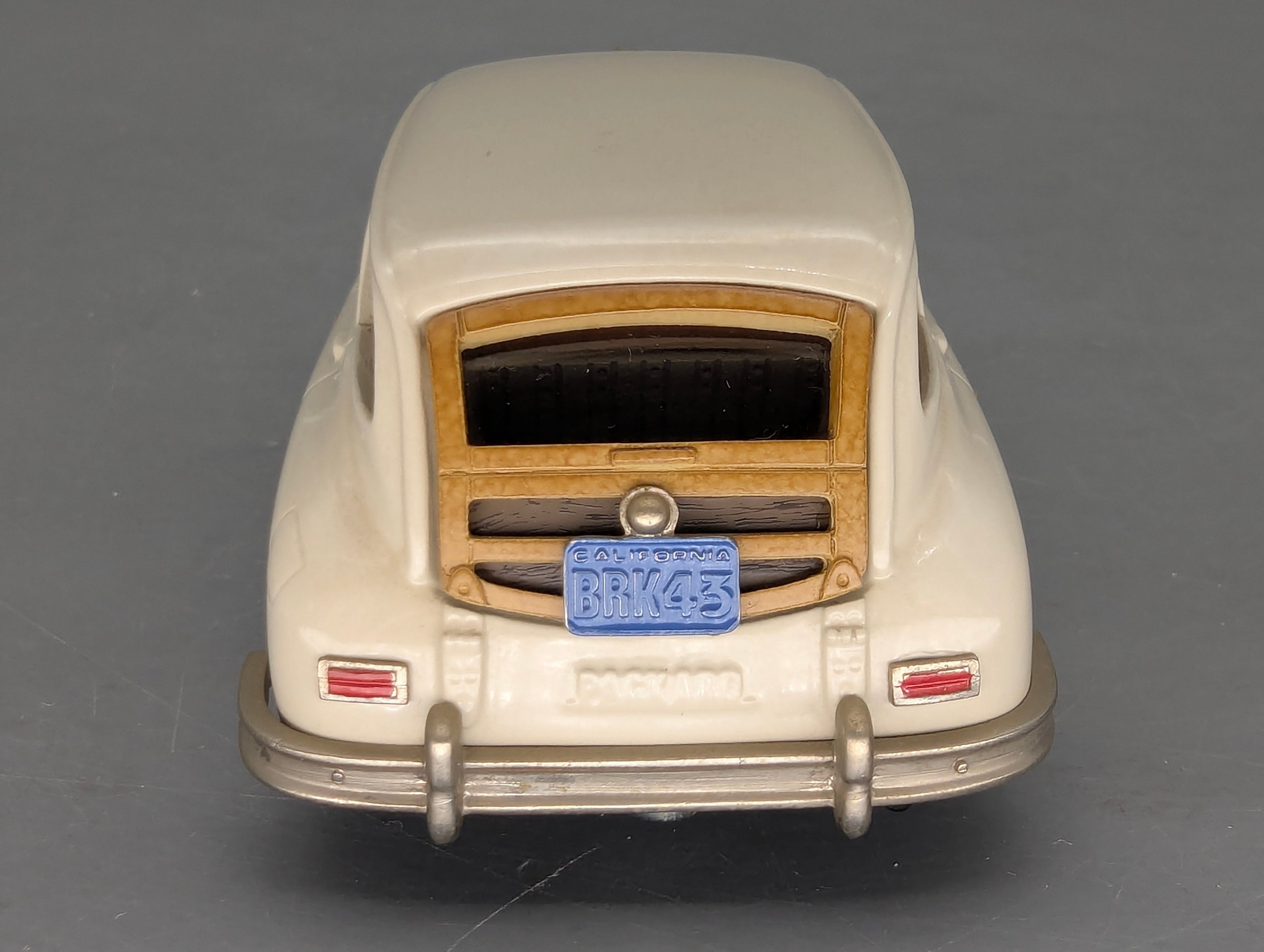 Modellautos 1:43 Brooklin Models #43 Packard Station Sedan 1948 Creme mit OVP