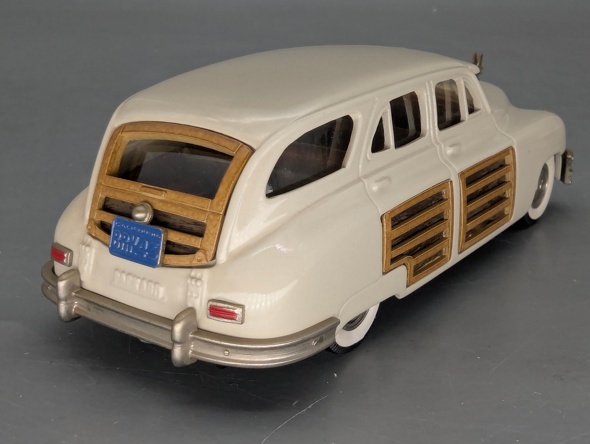 Modellautos 1:43 Brooklin Models #43 Packard Station Sedan 1948 Creme mit OVP