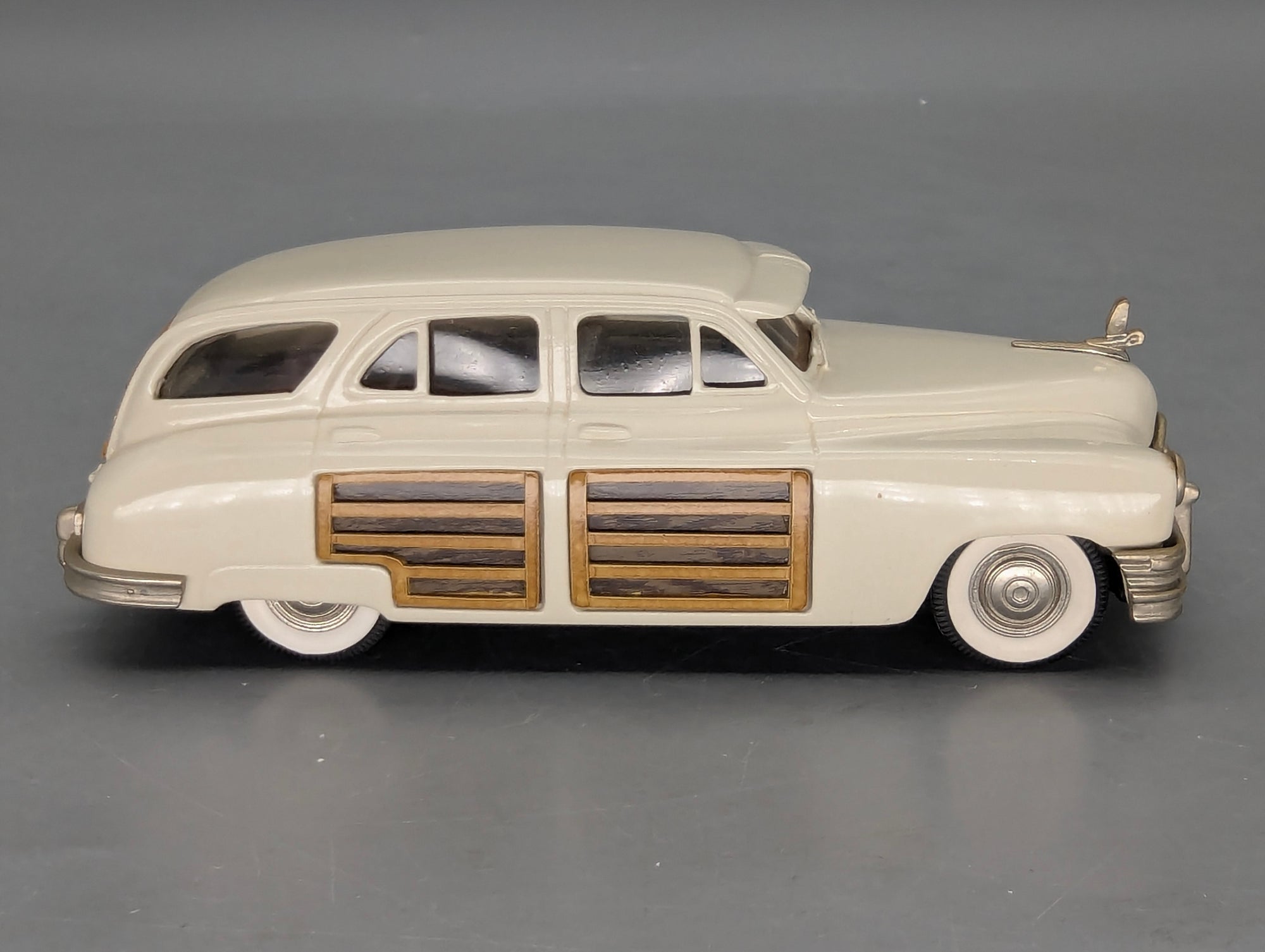 Modellautos 1:43 Brooklin Models #43 Packard Station Sedan 1948 Creme mit OVP