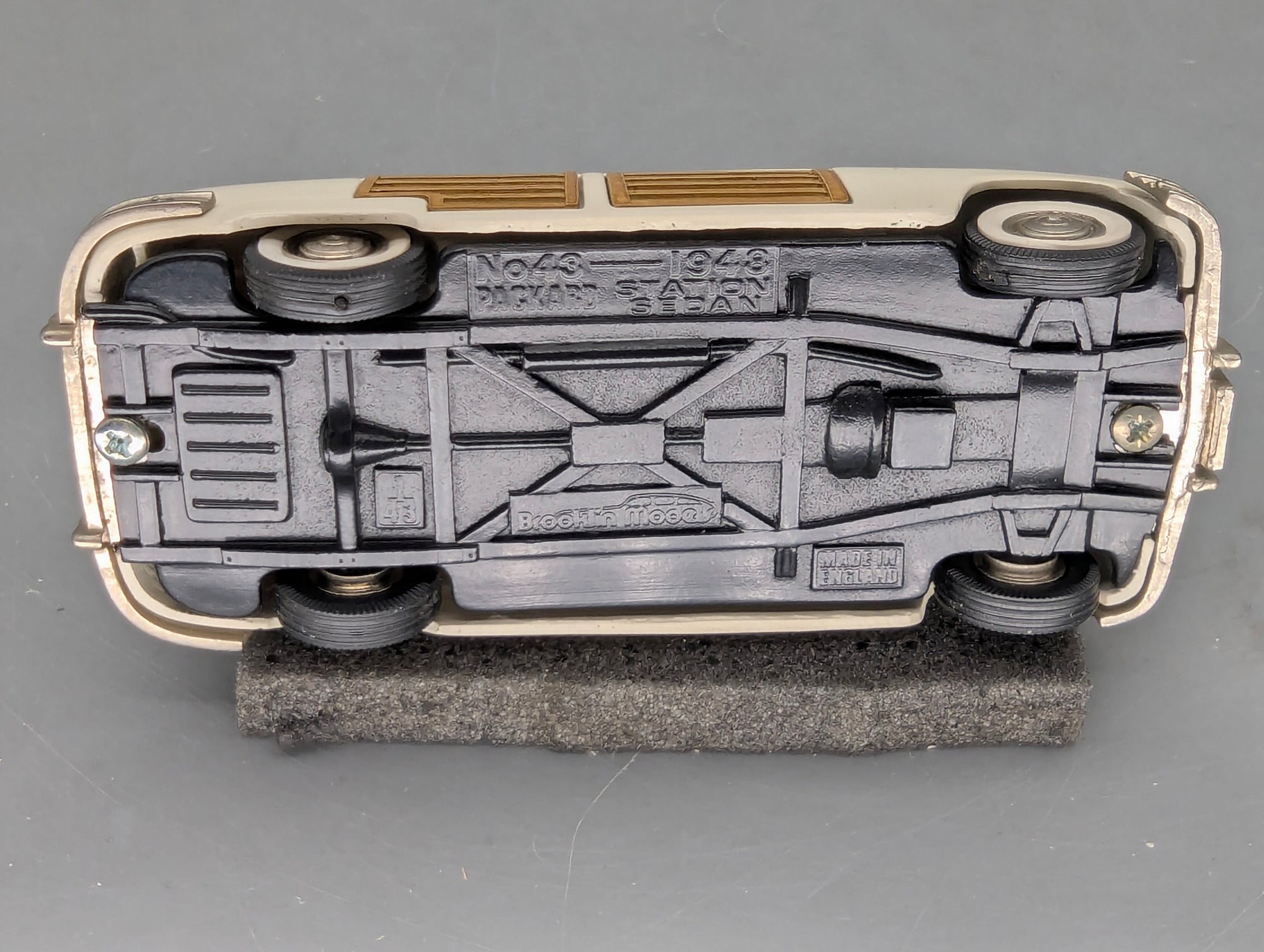Modellautos 1:43 Brooklin Models #43 Packard Station Sedan 1948 Creme mit OVP