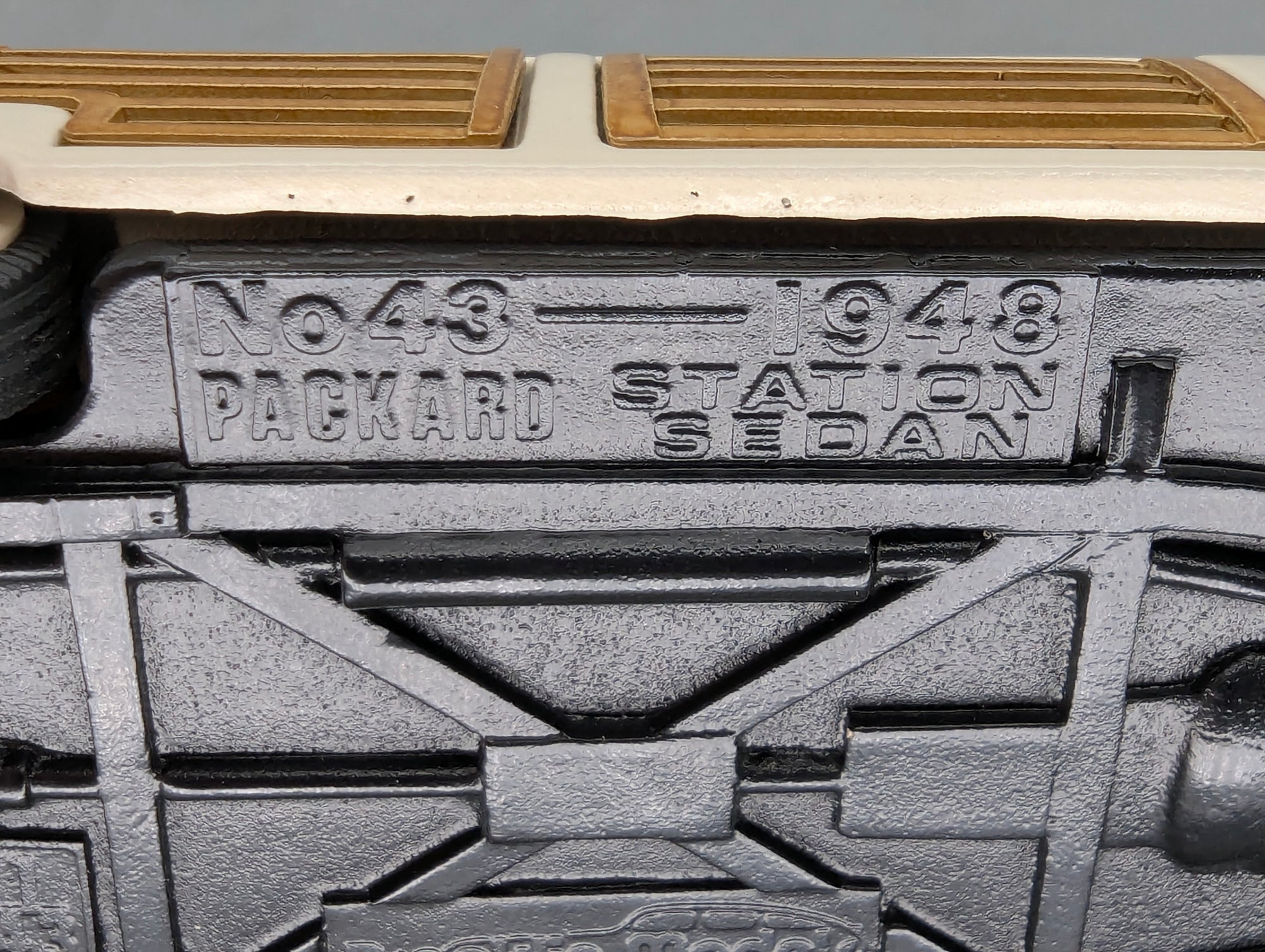 Modellautos 1:43 Brooklin Models #43 Packard Station Sedan 1948 Creme mit OVP