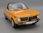 Modellautos 1:18 AUTOart BMW 2002 Baur Cabrio Convertible Orange mit Dealer OVP