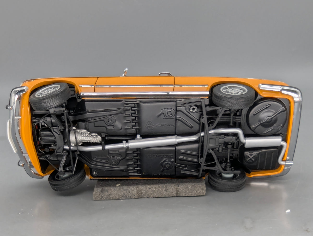 Modellautos 1:18 AUTOart BMW 2002 Baur Cabrio Convertible Orange mit Dealer OVP