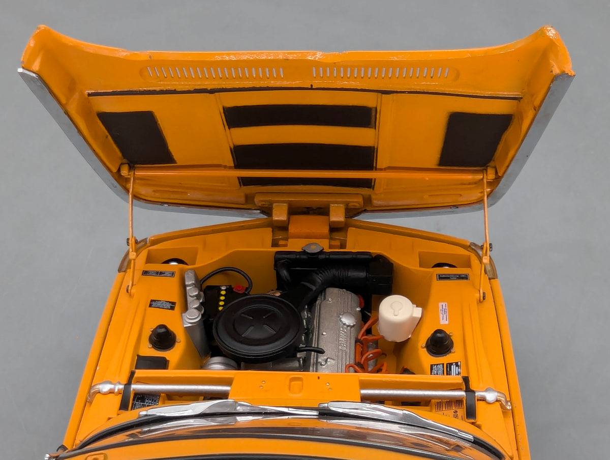 Modellautos 1:18 AUTOart BMW 2002 Baur Cabrio Convertible Orange mit Dealer OVP