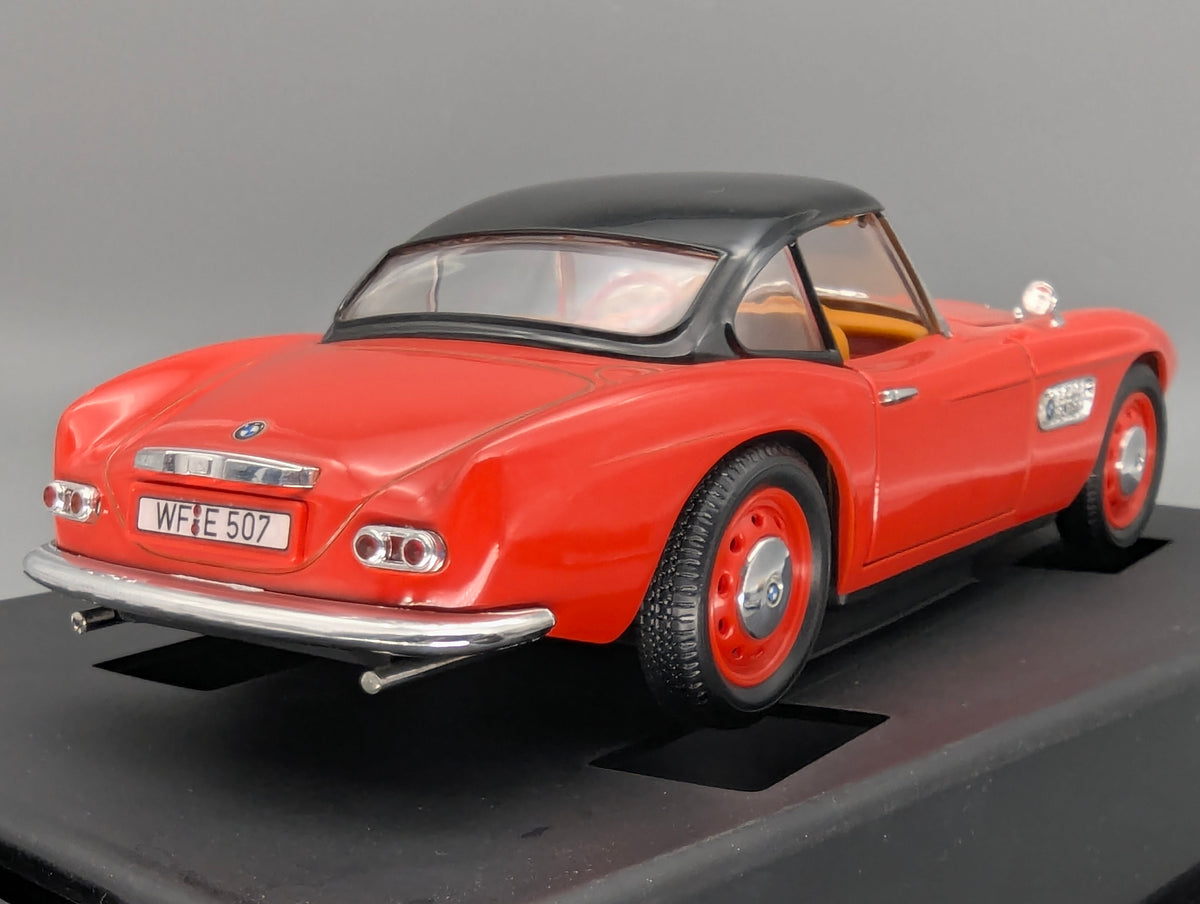 Modellautos 1:18 Revell BMW 507 Rot mit Dealer OVP