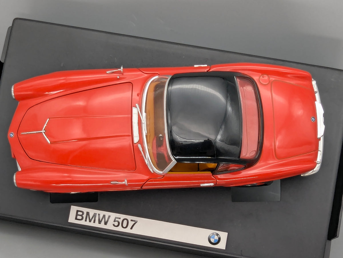 Modellautos 1:18 Revell BMW 507 Rot mit Dealer OVP