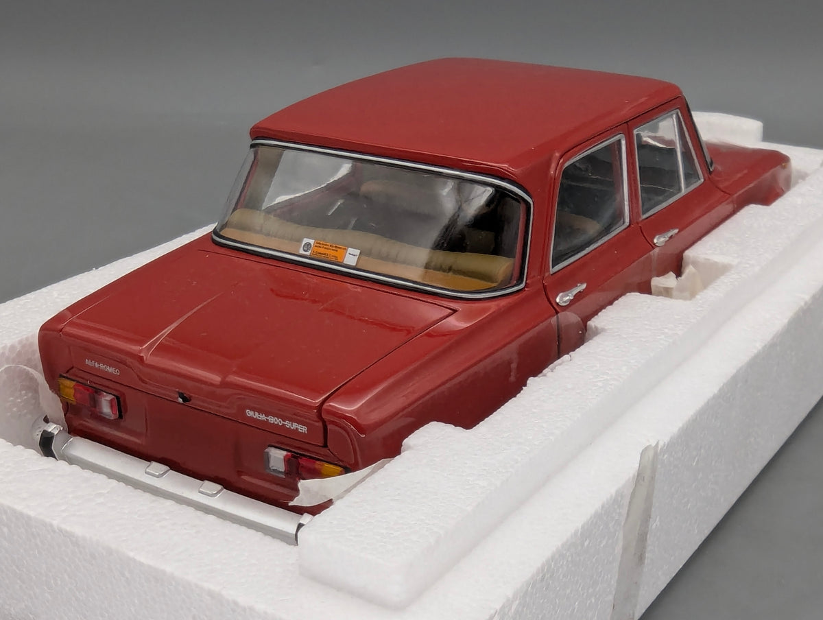 Modellautos 1:18 Minichamps Alfa Romeo Giulia 1300 Super 1970 Rot mit OVP