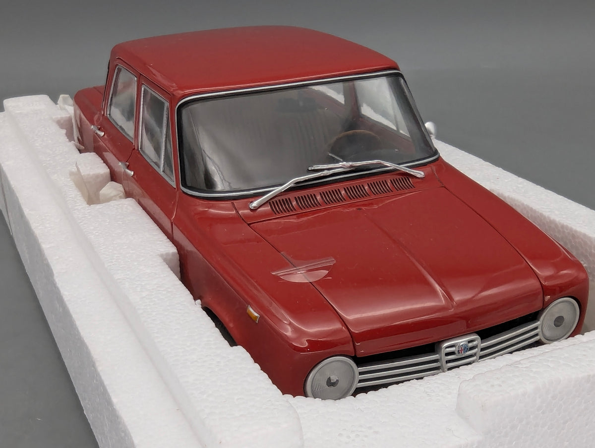 Modellautos 1:18 Minichamps Alfa Romeo Giulia 1300 Super 1970 Rot mit OVP