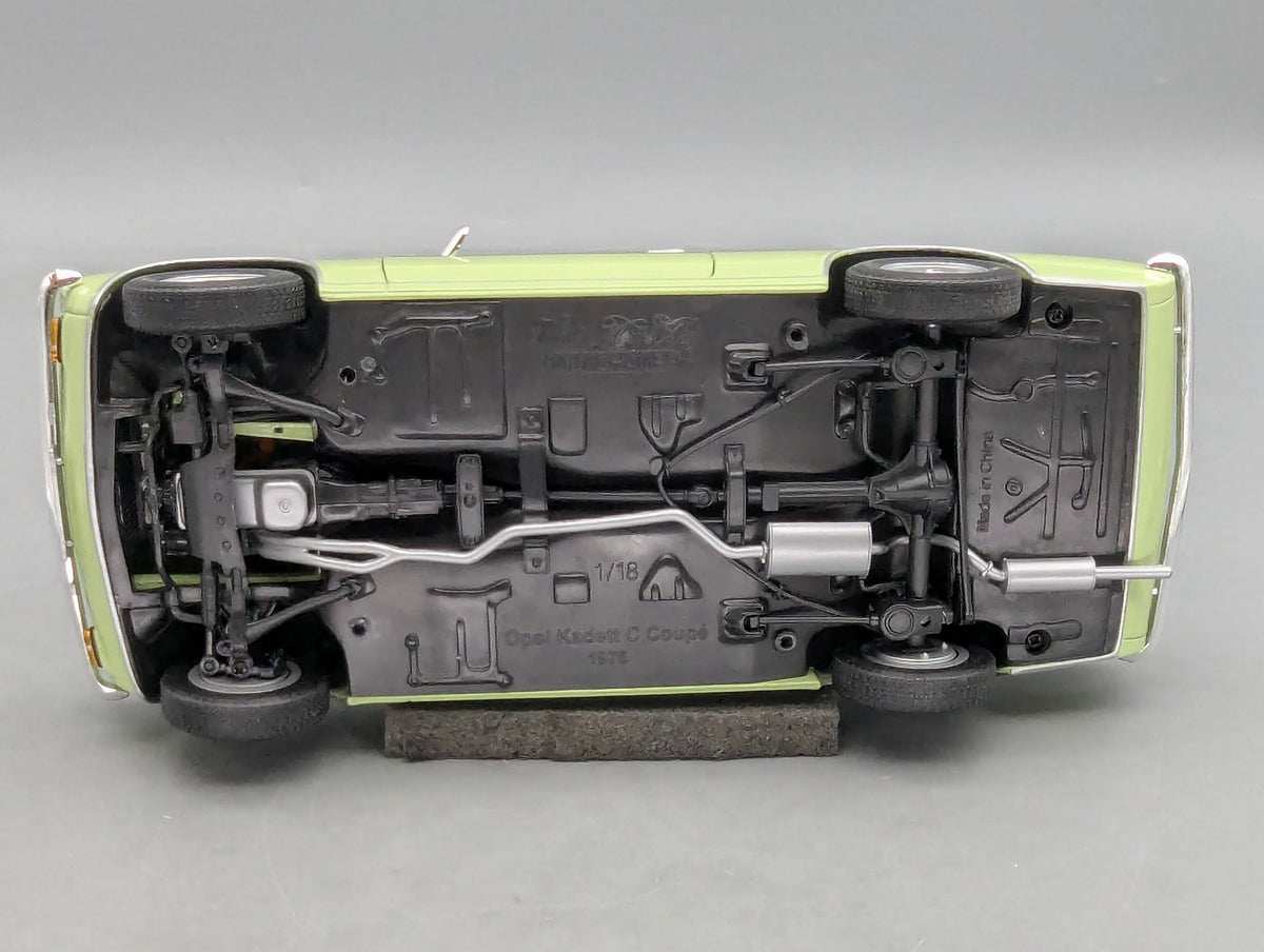 Modellautos 1:18 Minichamps Opel Kadett C Coupe SR 1976 Grün OVP