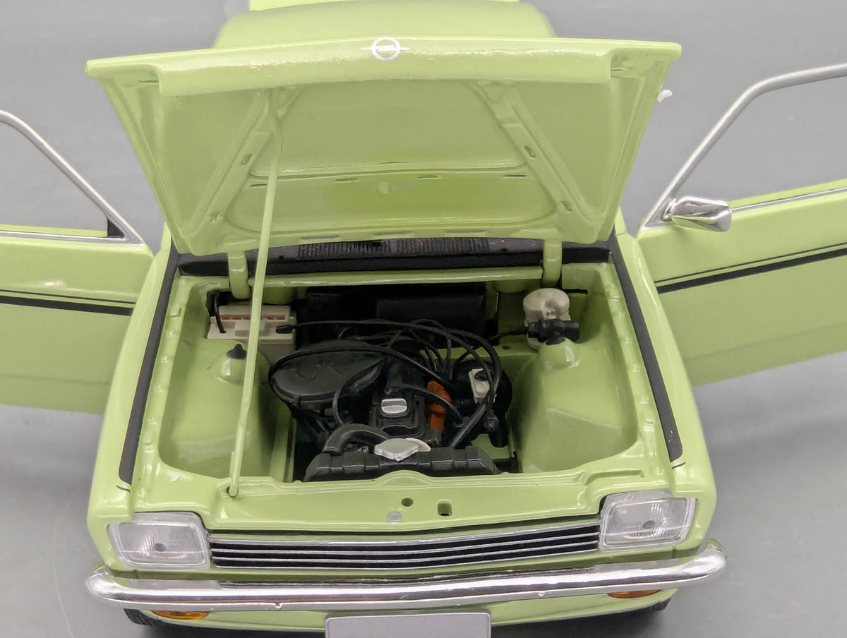 Modellautos 1:18 Minichamps Opel Kadett C Coupe SR 1976 Grün OVP