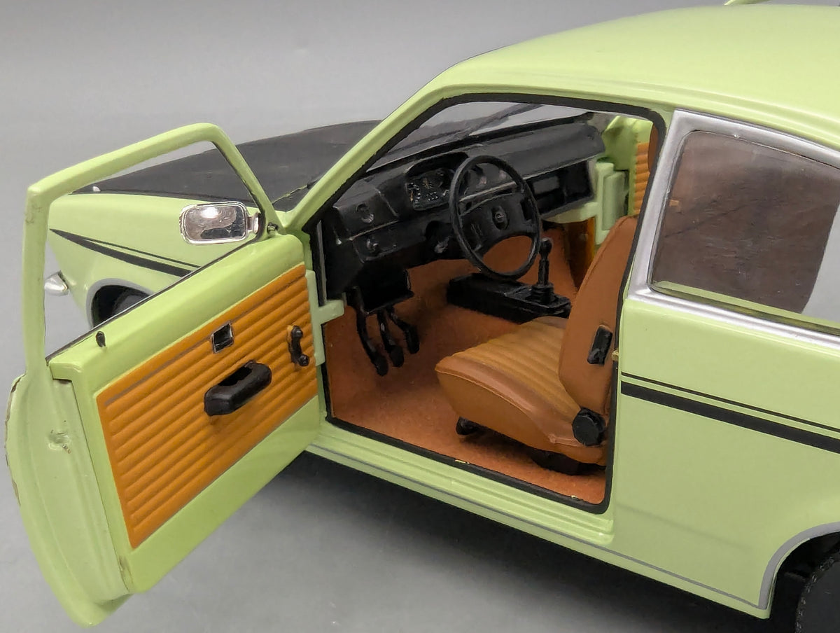 Modellautos 1:18 Minichamps Opel Kadett C Coupe SR 1976 Grün OVP