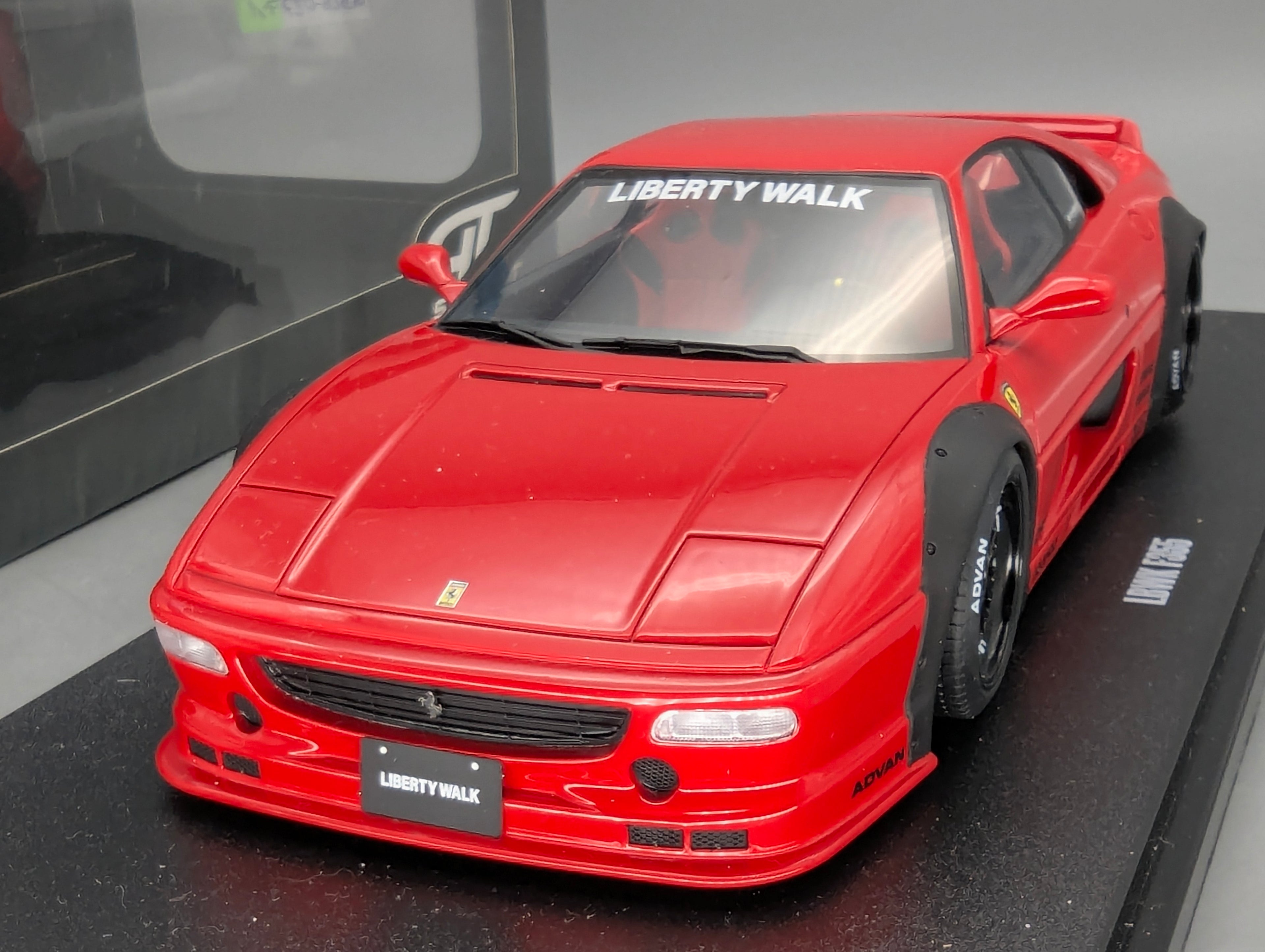 Modellautos 1:18 GT Spirit GT468 Ferrari F355 Liberty Walk LBWK Rot mit OVP