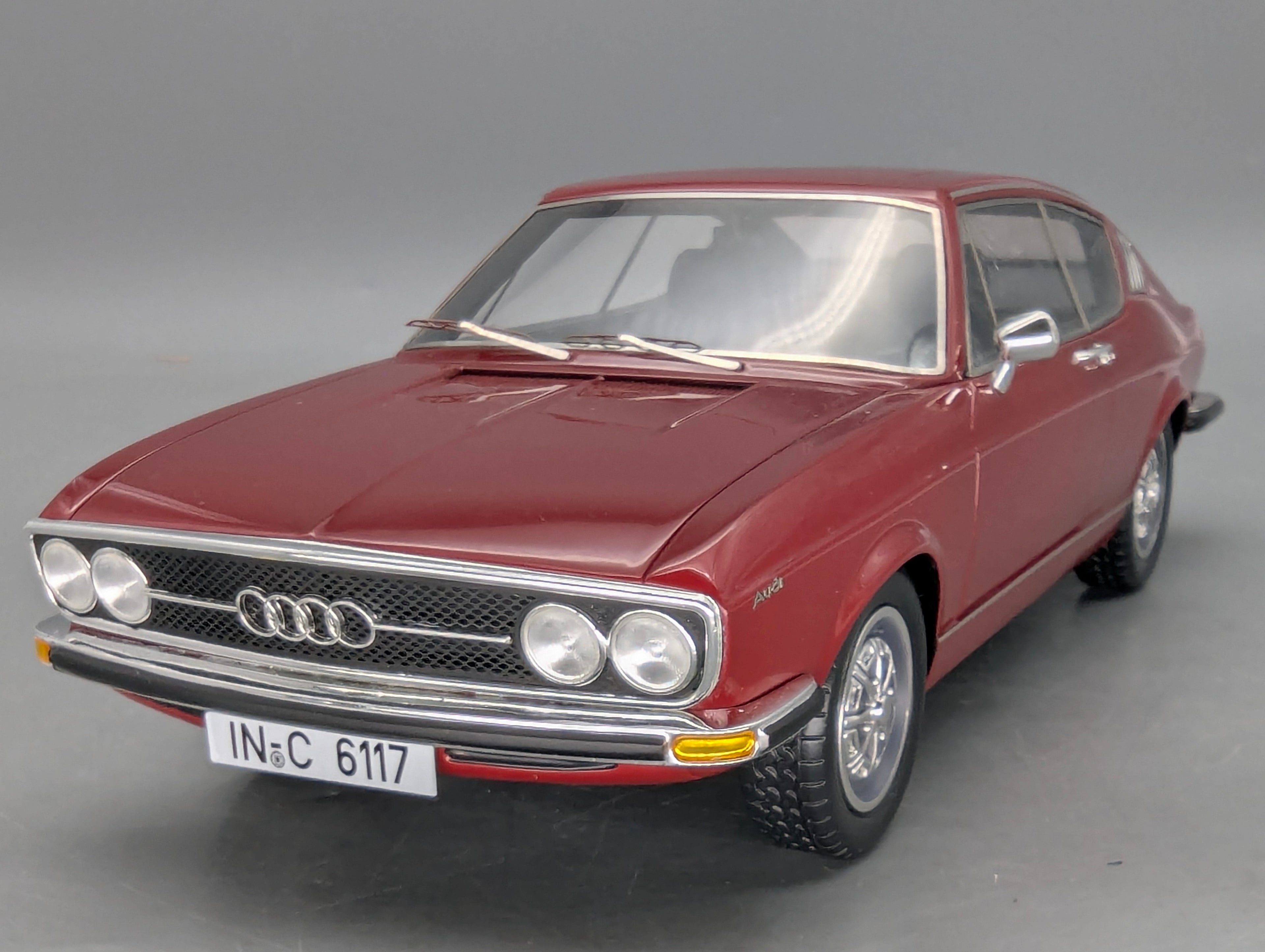 Modellautos 1:18 KK-Scale Audi 100 Coupe S Rot mit OVP